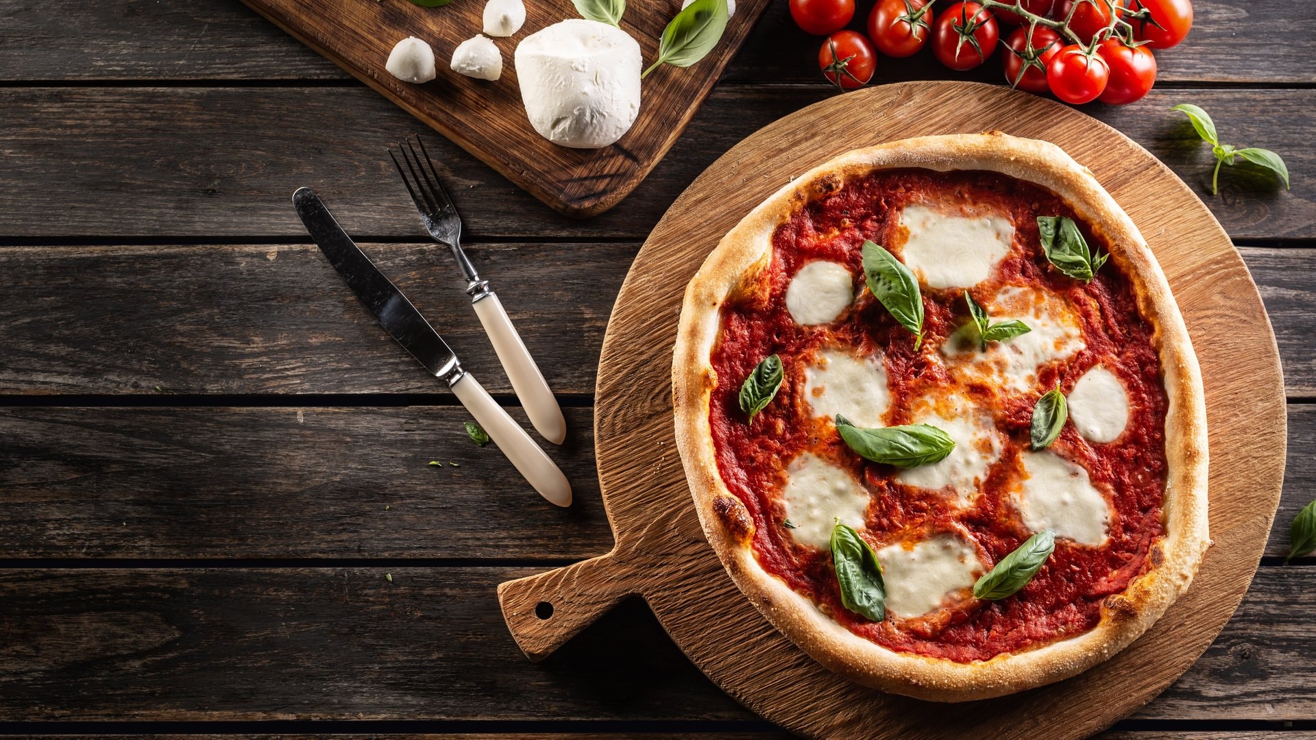Die neapolitanische Pizza ist für viele ein absoluter Leckerbissen.