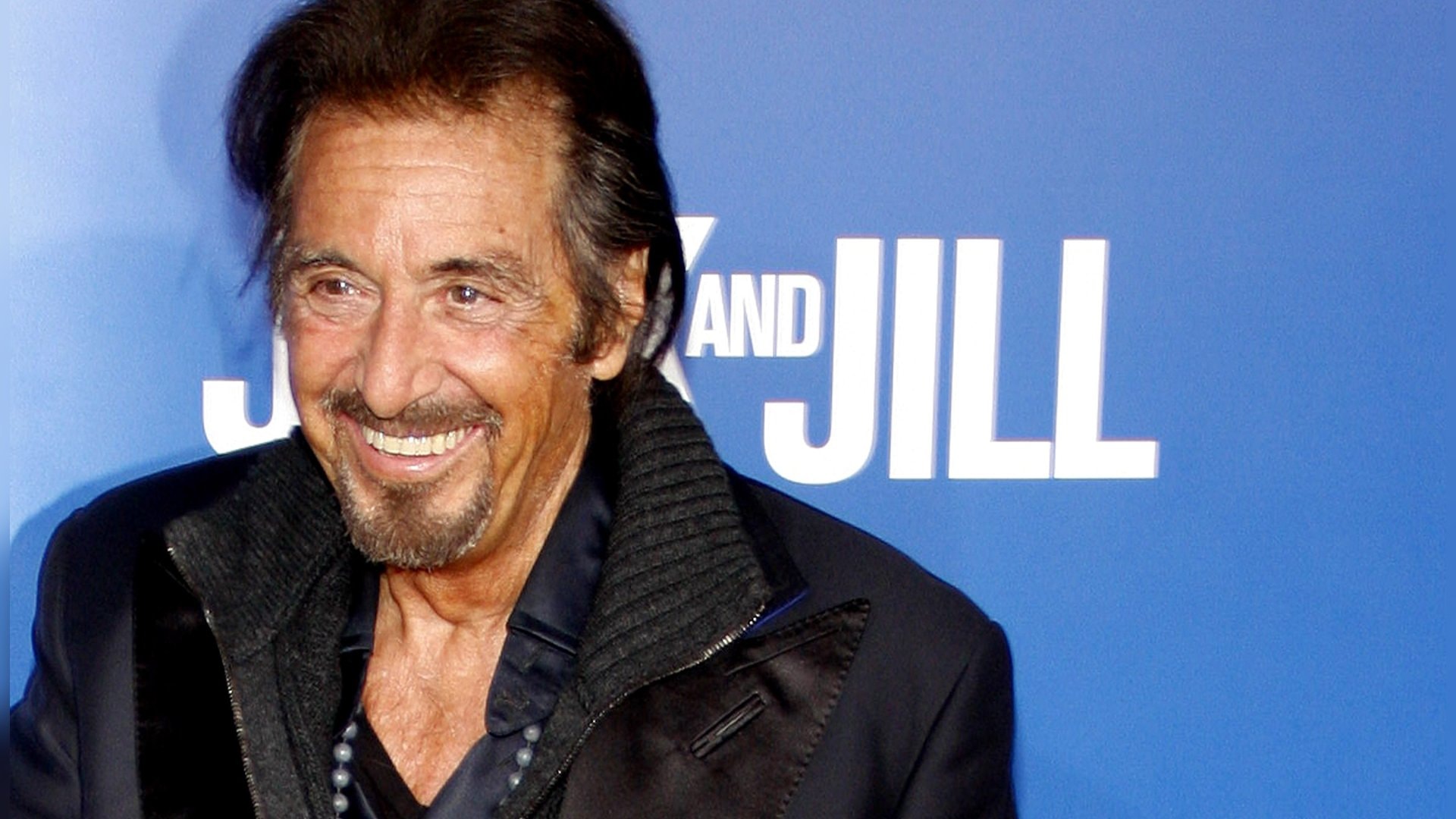Mit 83 Jahren wurde Al Pacino 2023 zum vierten Mal Vater. Verheiratet war der Hollywoodstar jedoch nie. Auch diese Prominenten haben sich gegen oder bislang nicht für eine Ehe entschieden.