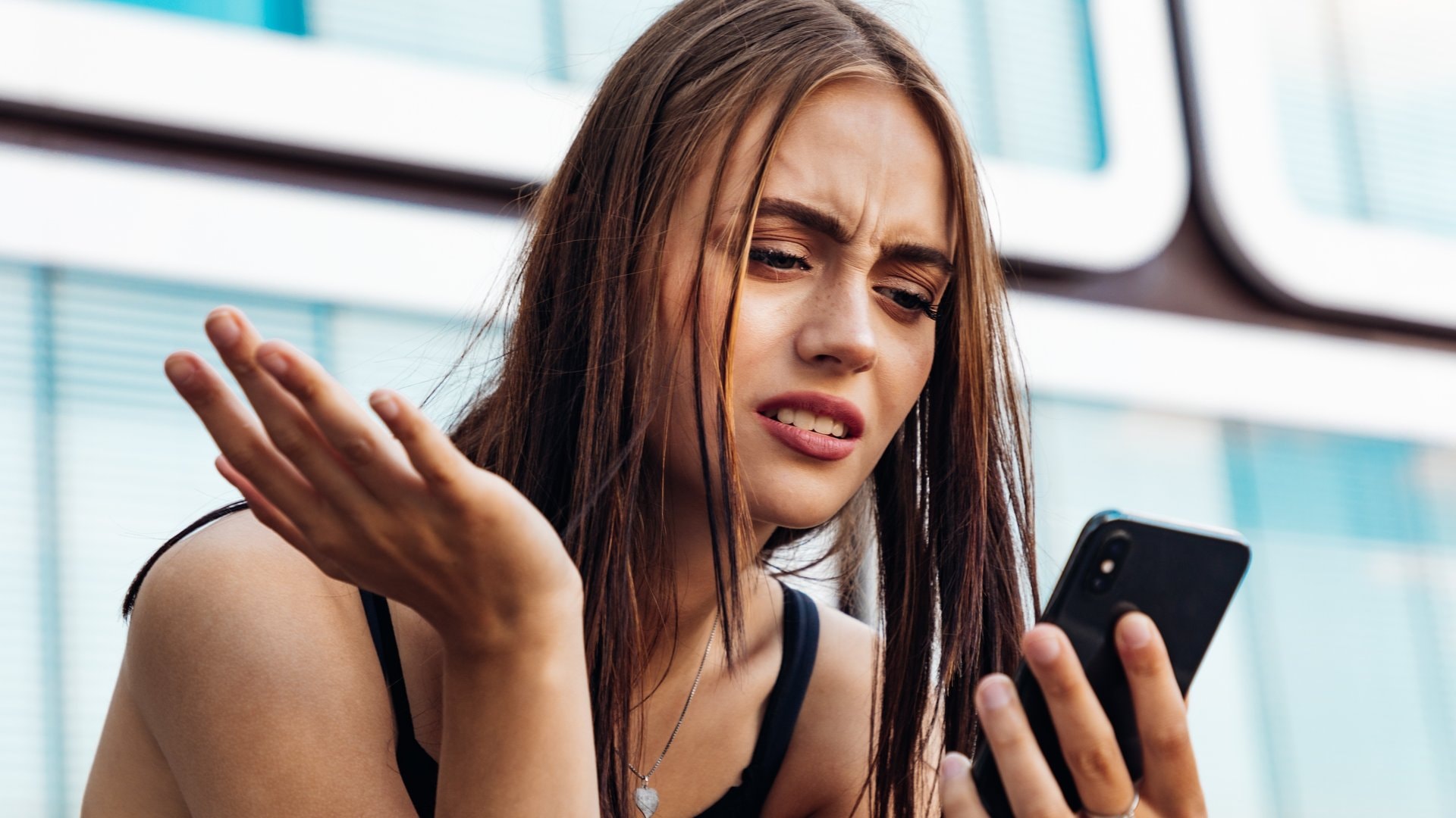 Aufgrund der grossen Nachfrage nach KI-Rechenzentren steigen die Speicherpreise. Das sorgt fürProbleme bei der Herstellung günstigerer Smartphones.
