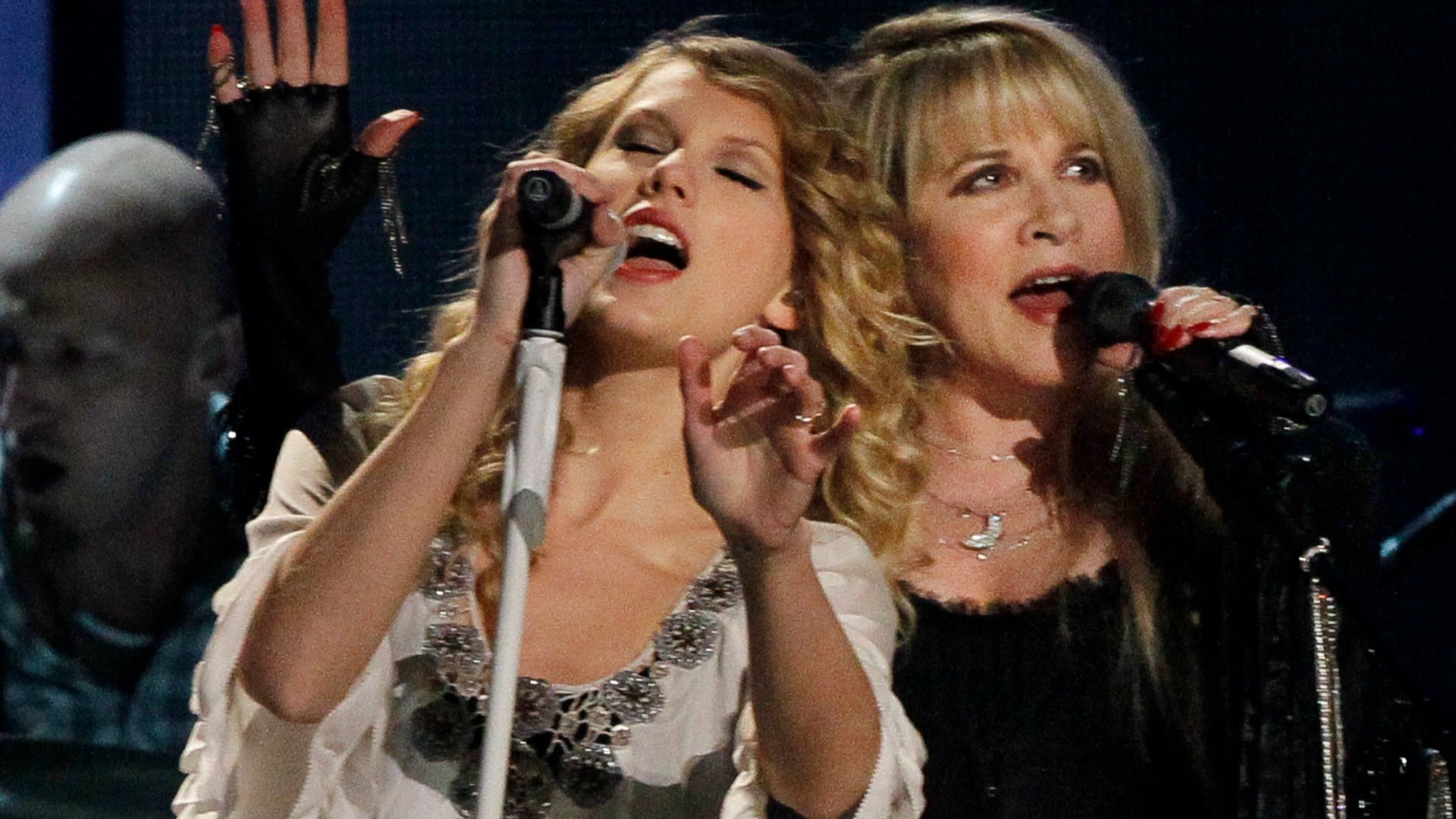 Taylor Swift und Stevie Nicks zählen zu den grössten Namen der internationalen Musikszene. Während Swift mit ihren Alben weltweit Rekorde bricht, prägte Nicks als Stimme von Fleetwood Mac ganze Generationen.