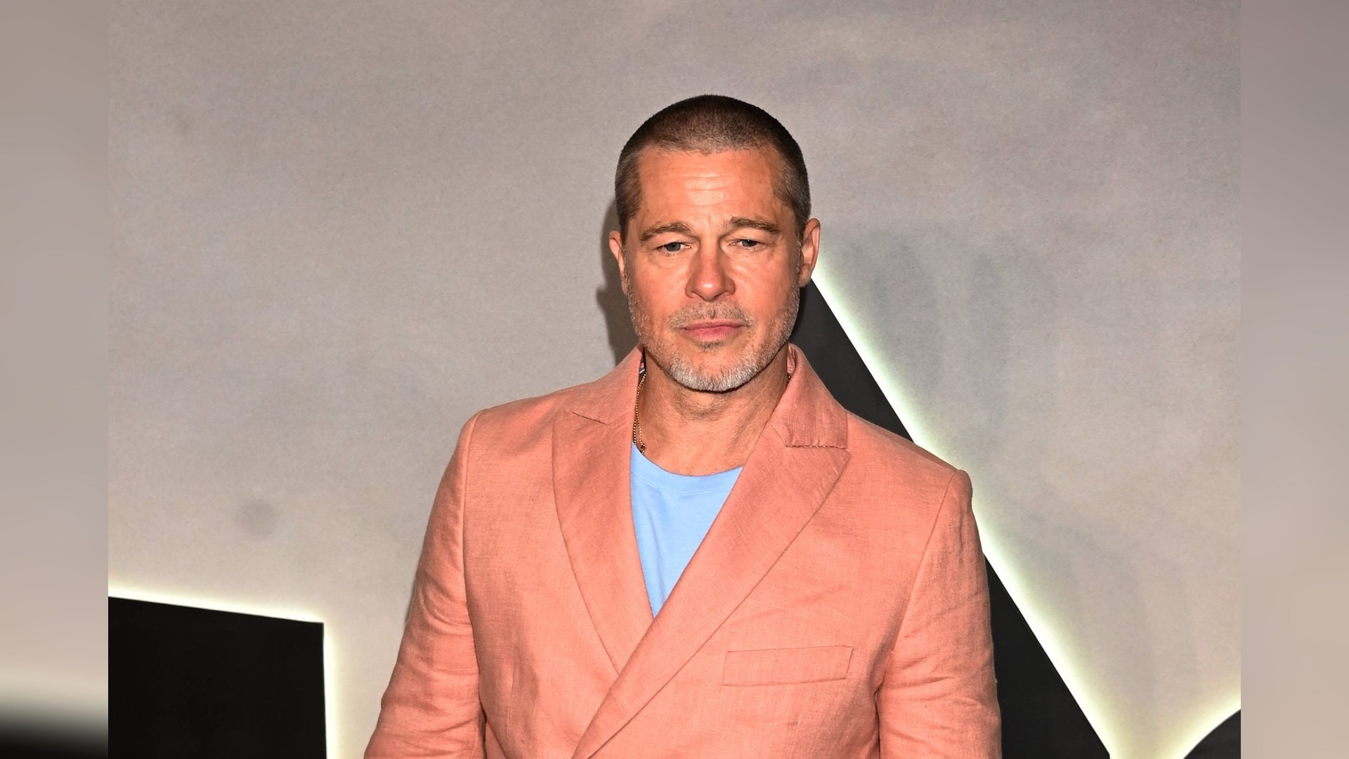 Brad Pitt hatte die Vaterrolle für Angelina Jolies drei Adoptivkinder übernommen. Zahara und Maddox wollen seinen Nachnamen nicht mehr tragen.