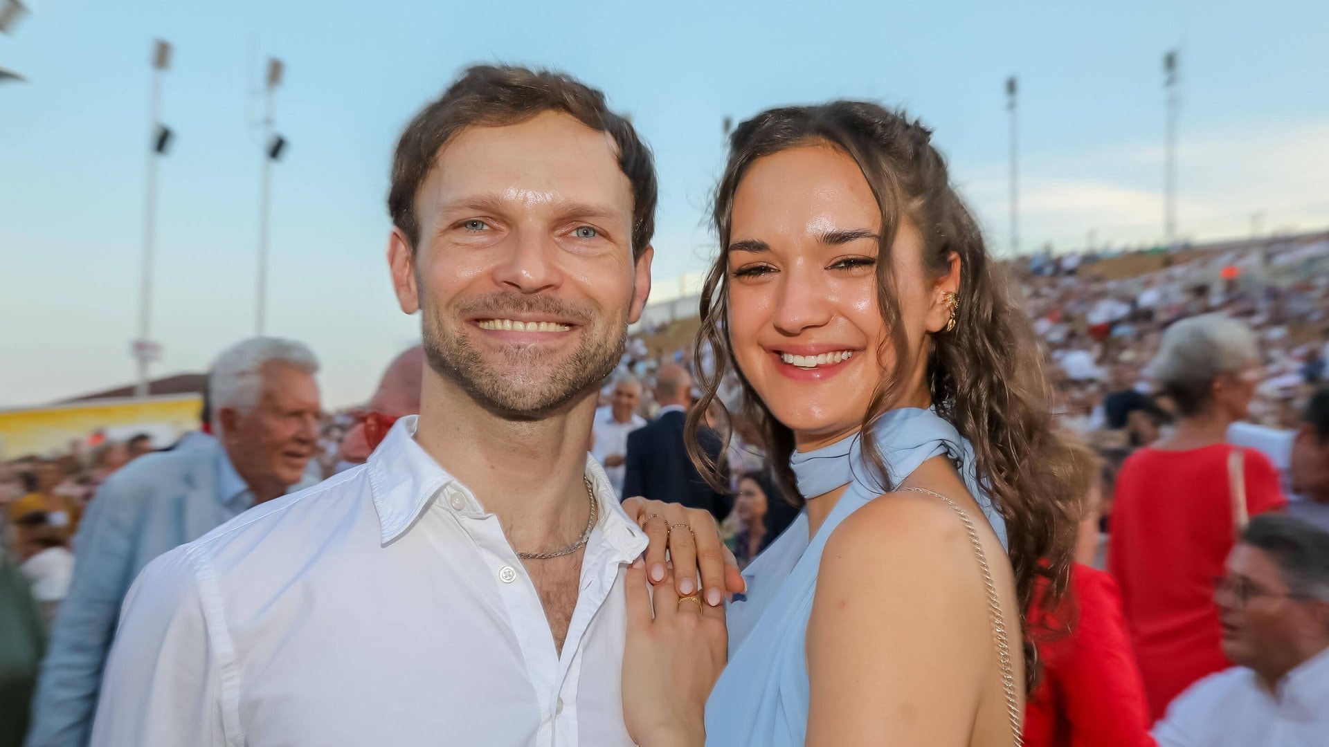 Vadim Garbuzov und seine Freundin bei der Premiere des Musicals «Ein Käfig voller Narren» im burgenländischen Mörbisch.