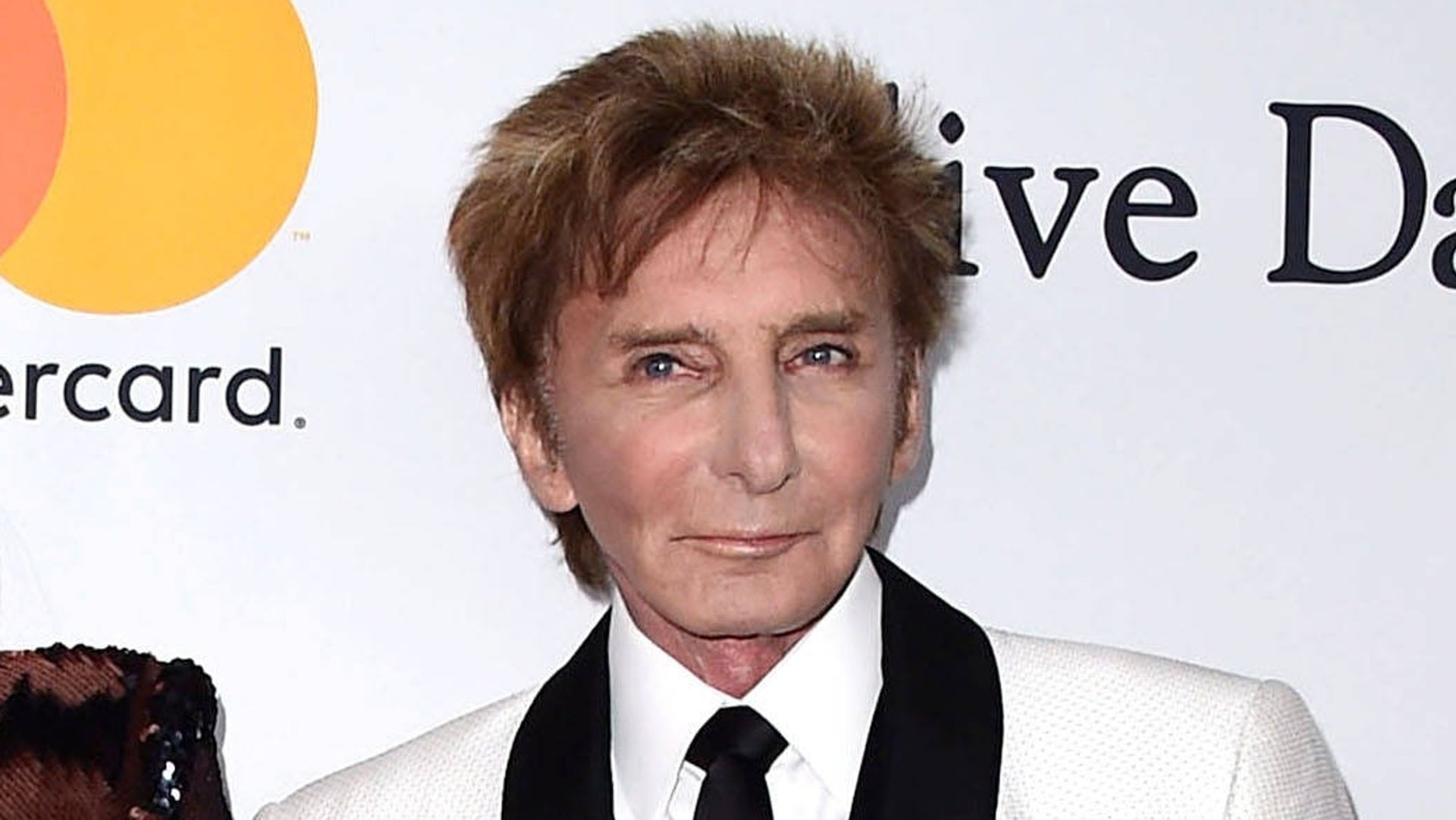 Sänger Barry Manilow konnte erneut nicht auftreten.
