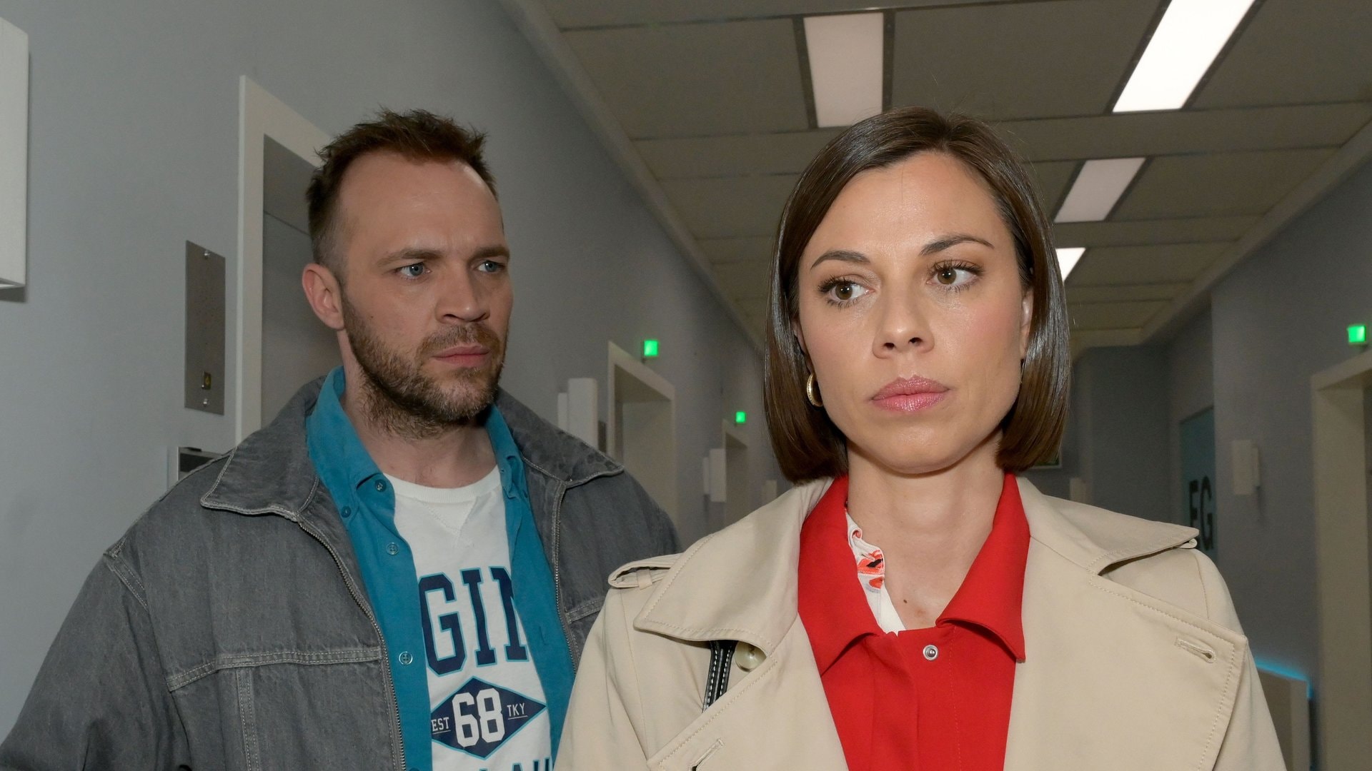 "GZSZ": Matilda (r.) macht das unangemessene Verhalten von Erik wütend.