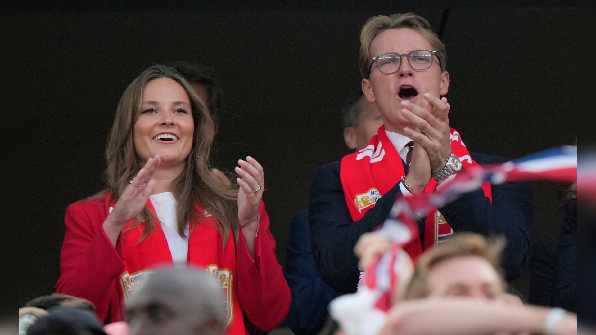 Ingrid Alexandra und ihr Bruder Sverre Magnus klatschten und jubelten im Stadion in East Rutherford kräftig mit, nun kommen sie erneut auf die Tribüne.