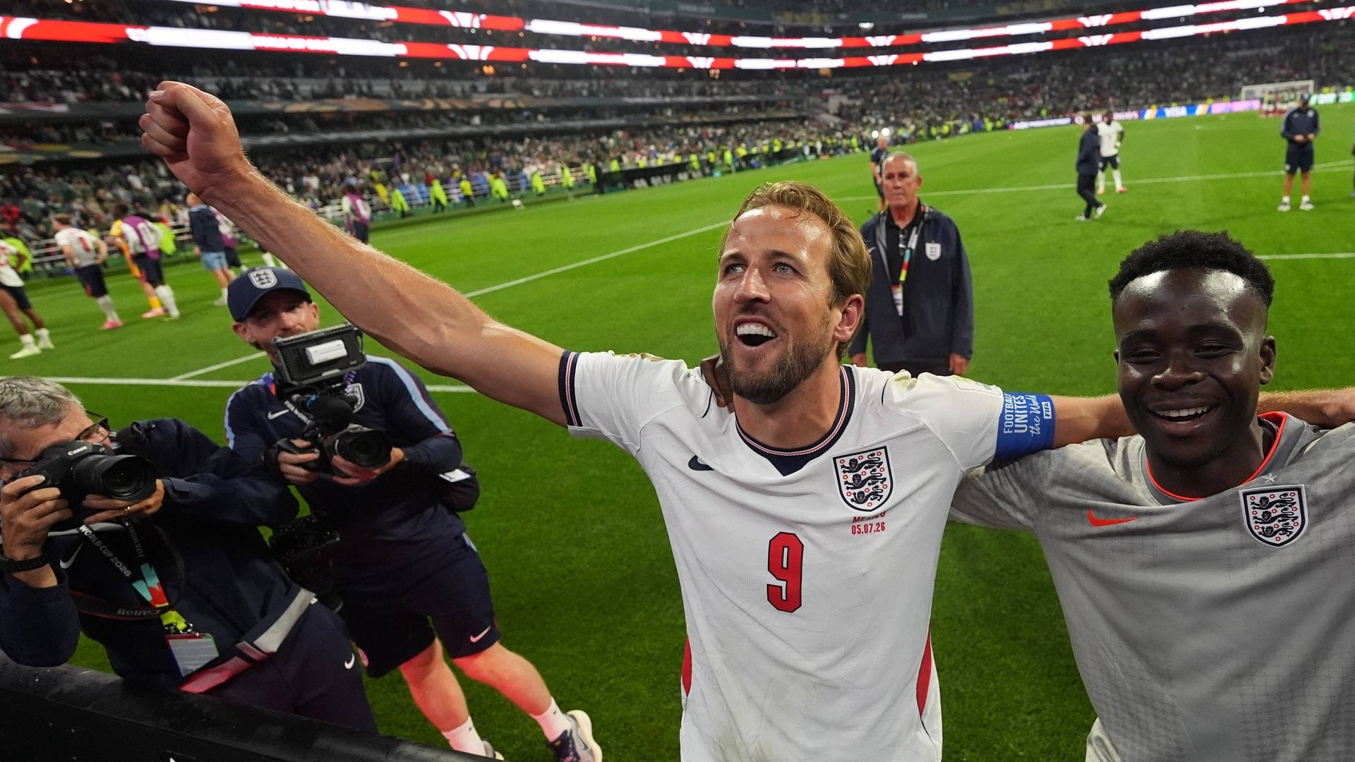 Harry Kane (li.) liess nach dem England-Sieg seinen Emotionen freien Lauf.