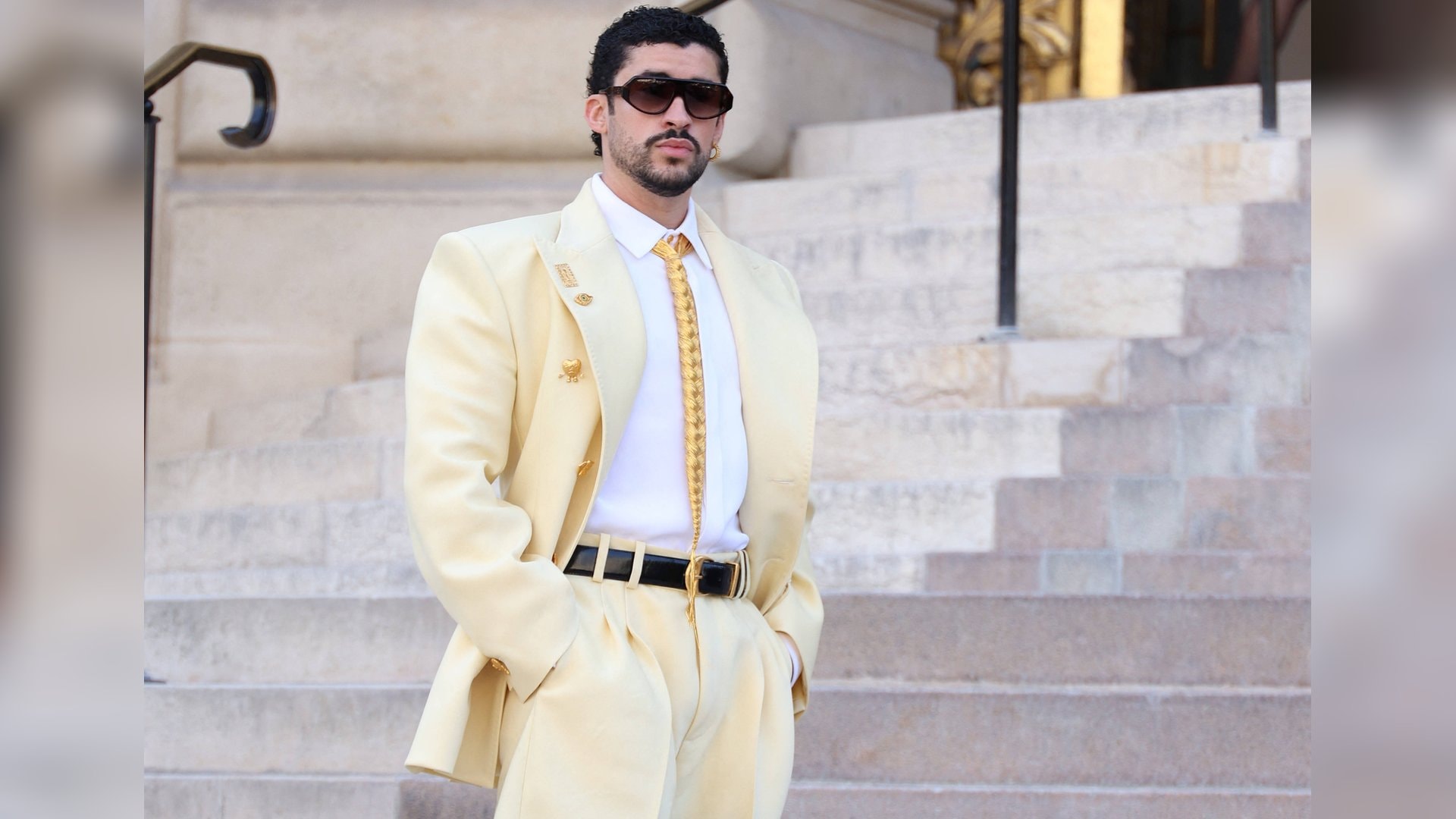 Musiker Bad Bunny bei Schiaparelli in Paris.