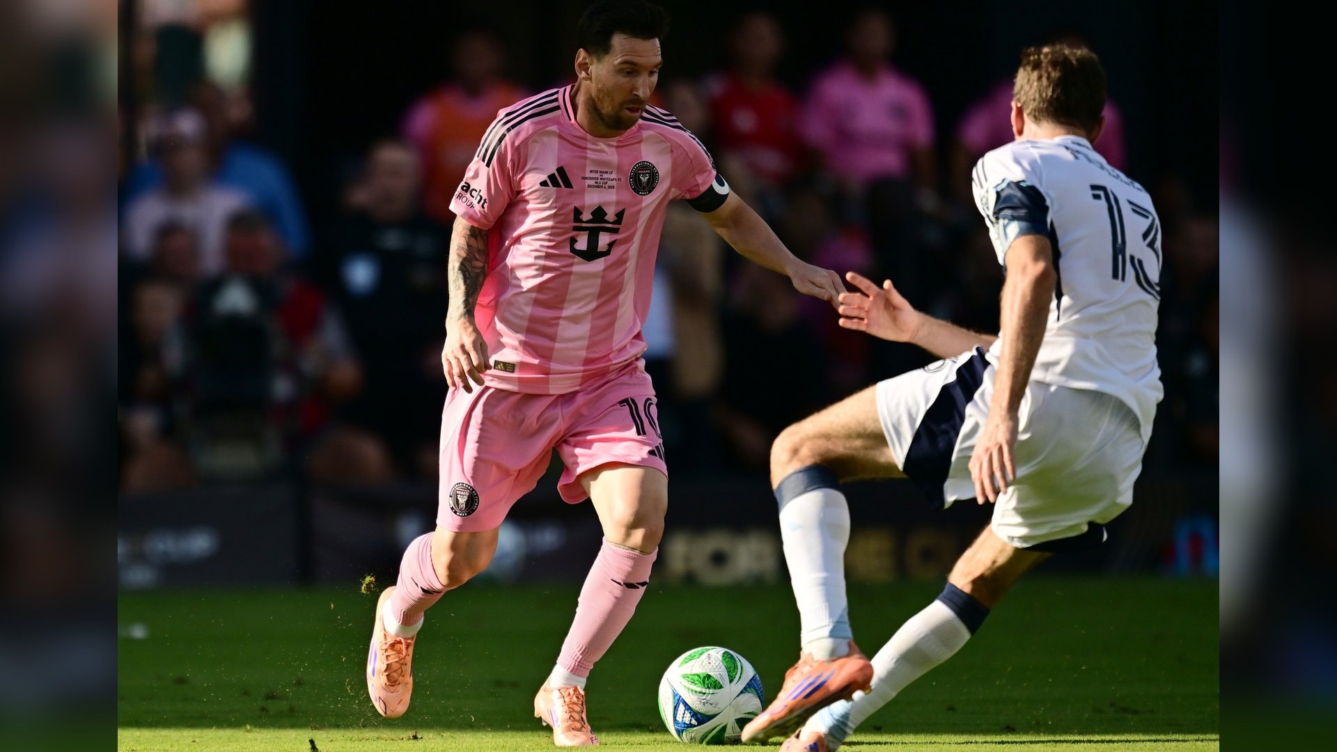 Treffen auch in der US-amerikanischen Profiliga MLS noch aufeinander: Lionel Messi (l.) und Thomas Müller.