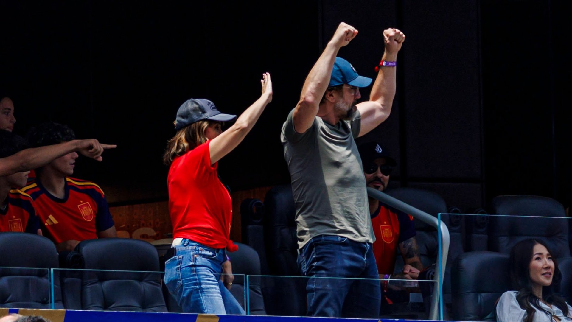 Penélope Cruz und Javier Bardem auf der Tribüne in Inglewood.