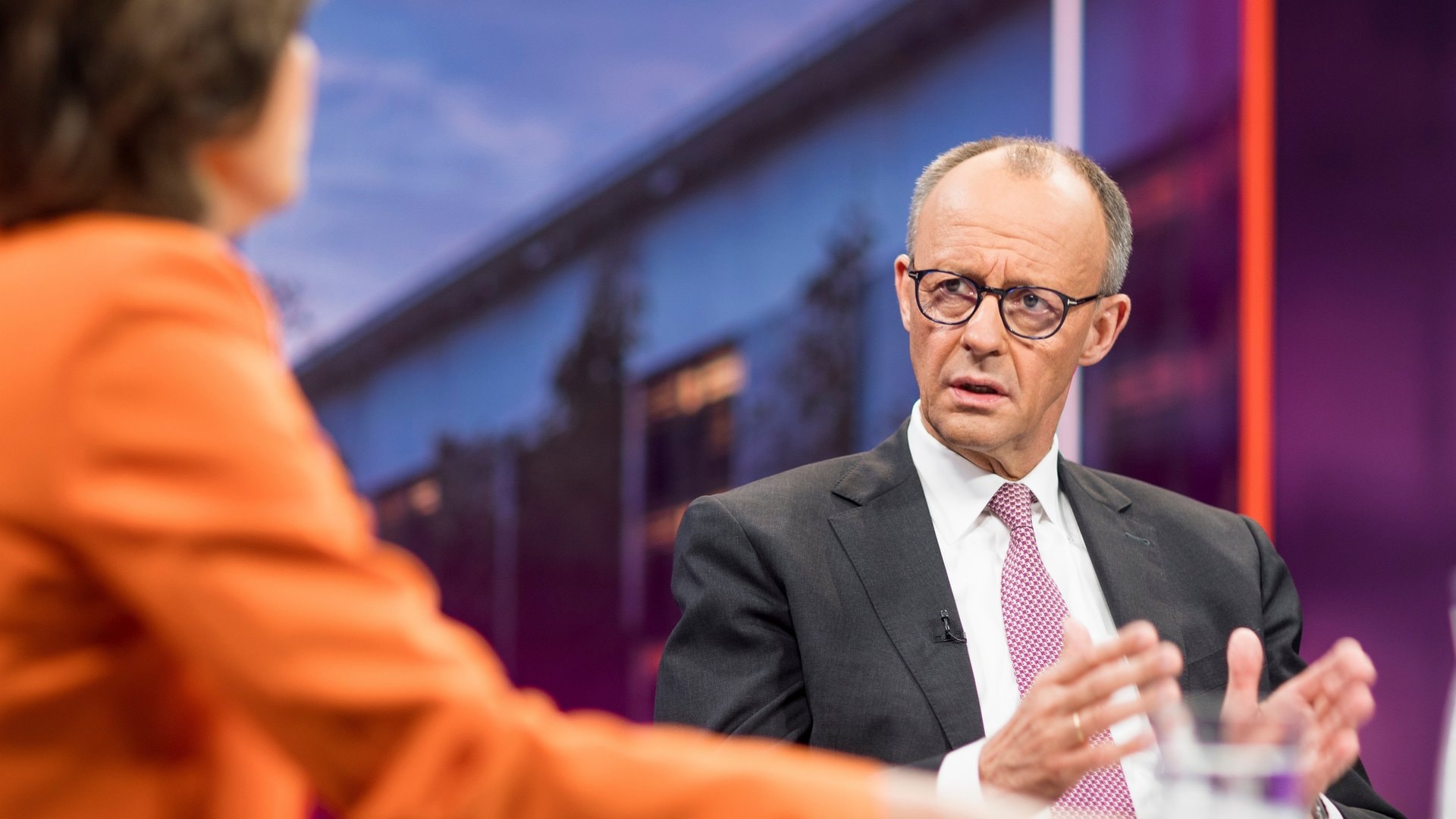 Maybrit Illner diskutiert am Donnerstag mit Friedrich Merz.