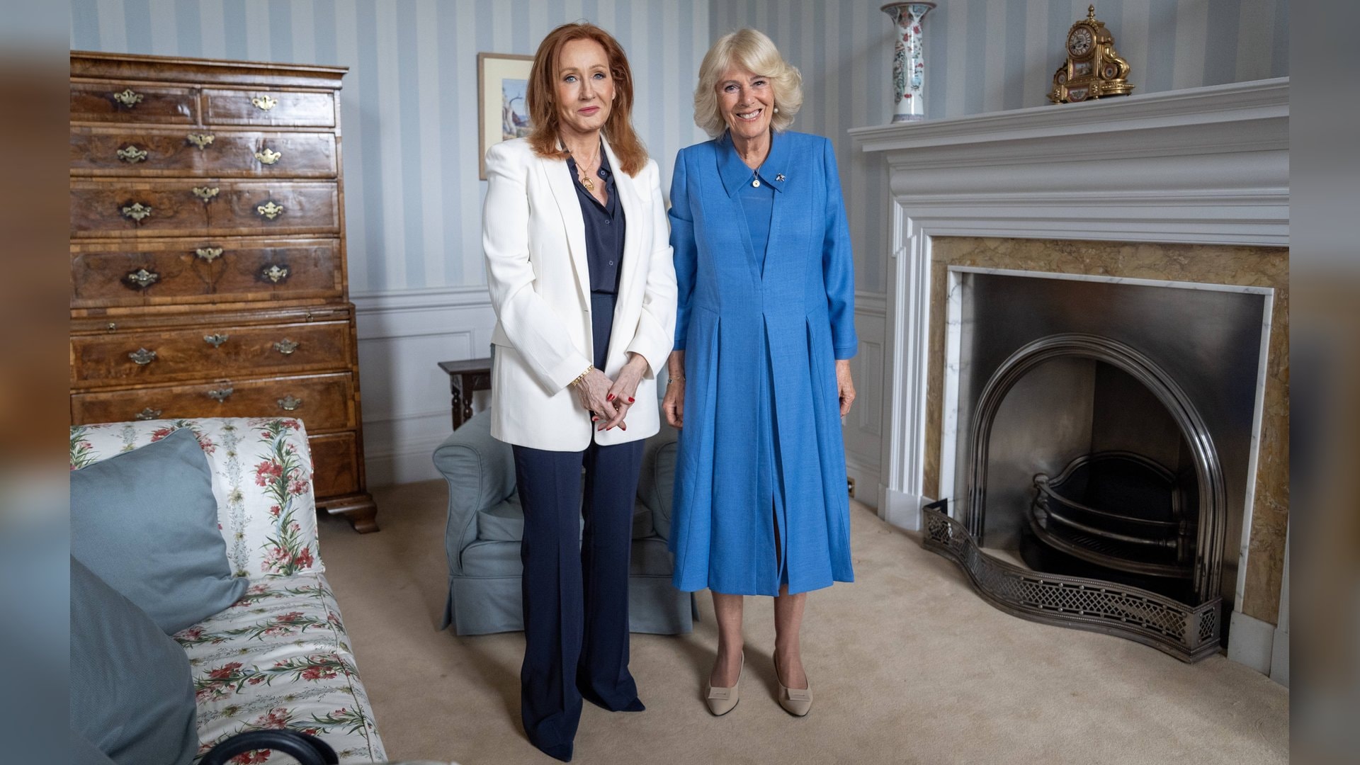 J.K. Rowling und Queen Camilla trafen sich in Edinburgh.