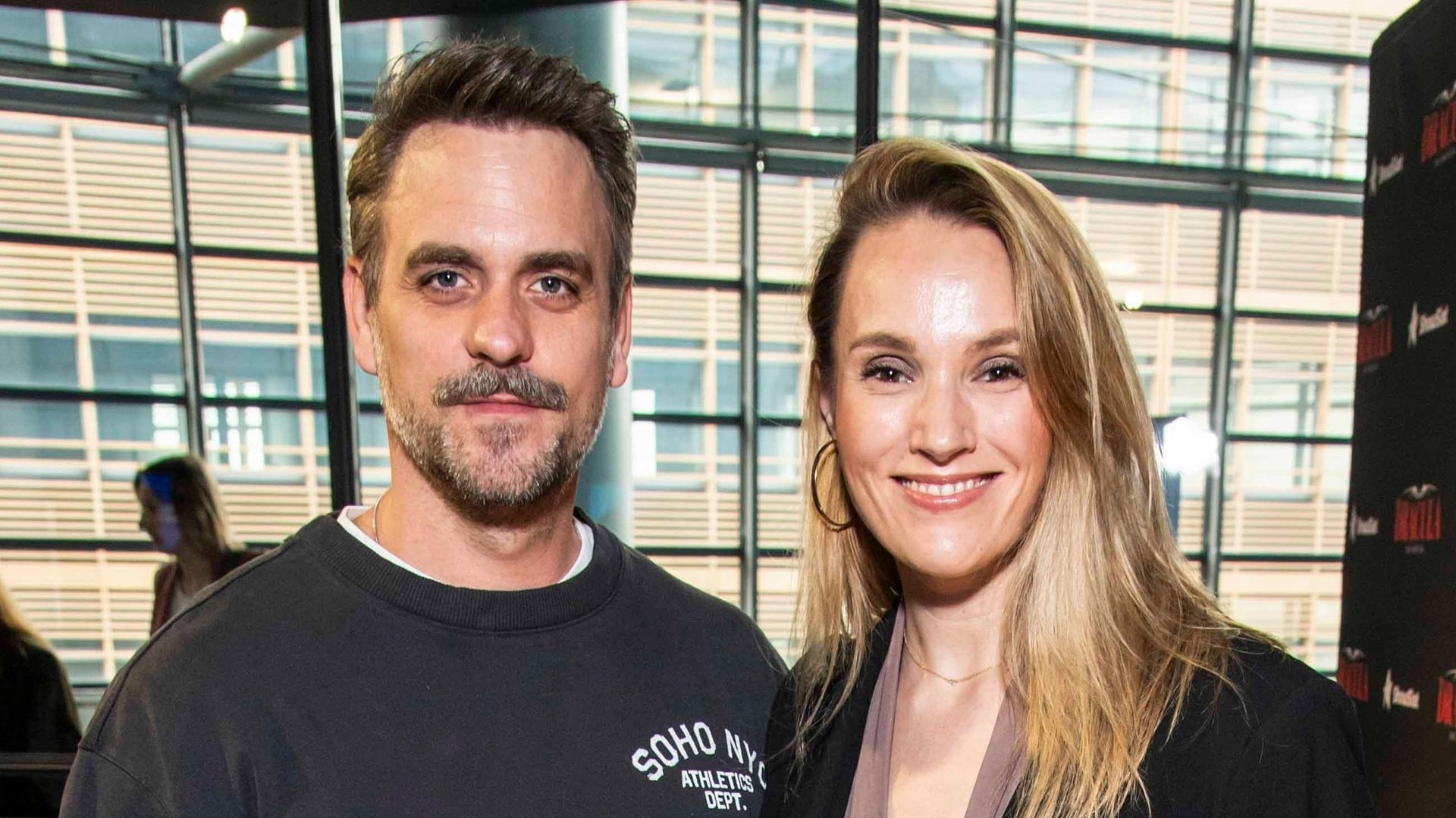 Mit Schauspieler Marc Barthel hat Anna Hofbauer zwei Söhne.