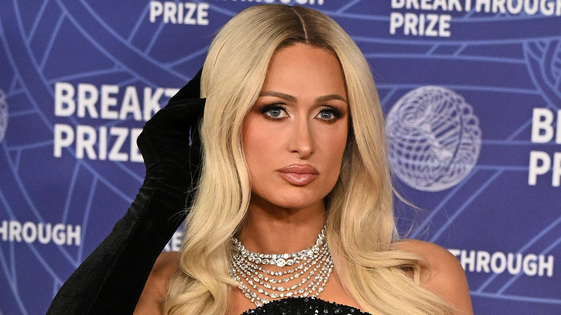 Paris Hilton freut sich über die Schliessung ihrer ehemaligen Schule.