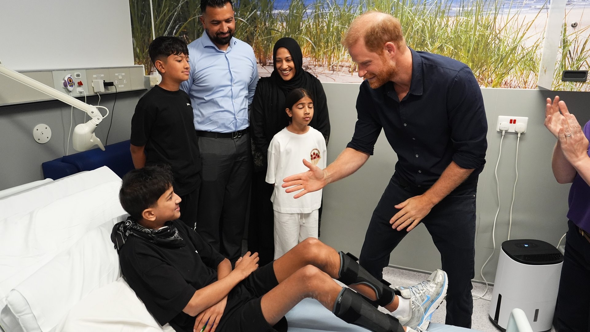 Prinz Harry besuchte das Birmingham Childrens Hospital.
