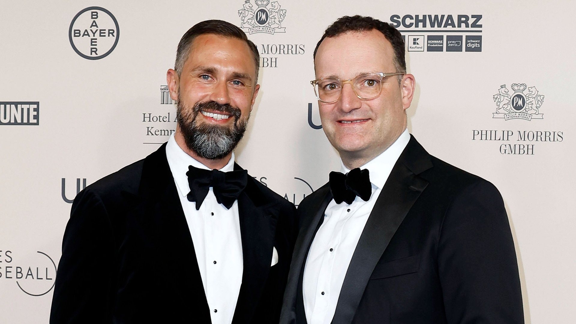 Jens Spahn mit seinem Ehemann Daniel Funke während eines Events in Berlin.