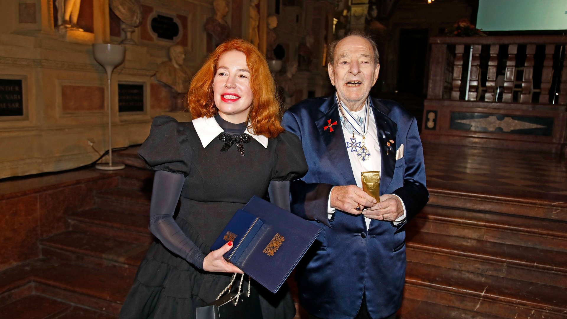 Ralph Siegel mit seiner Ehefrau Laura im vergangenen Jahr. Sie bestätigt jetzt, dass ihr Ehemann aus dem Koma erwacht ist.