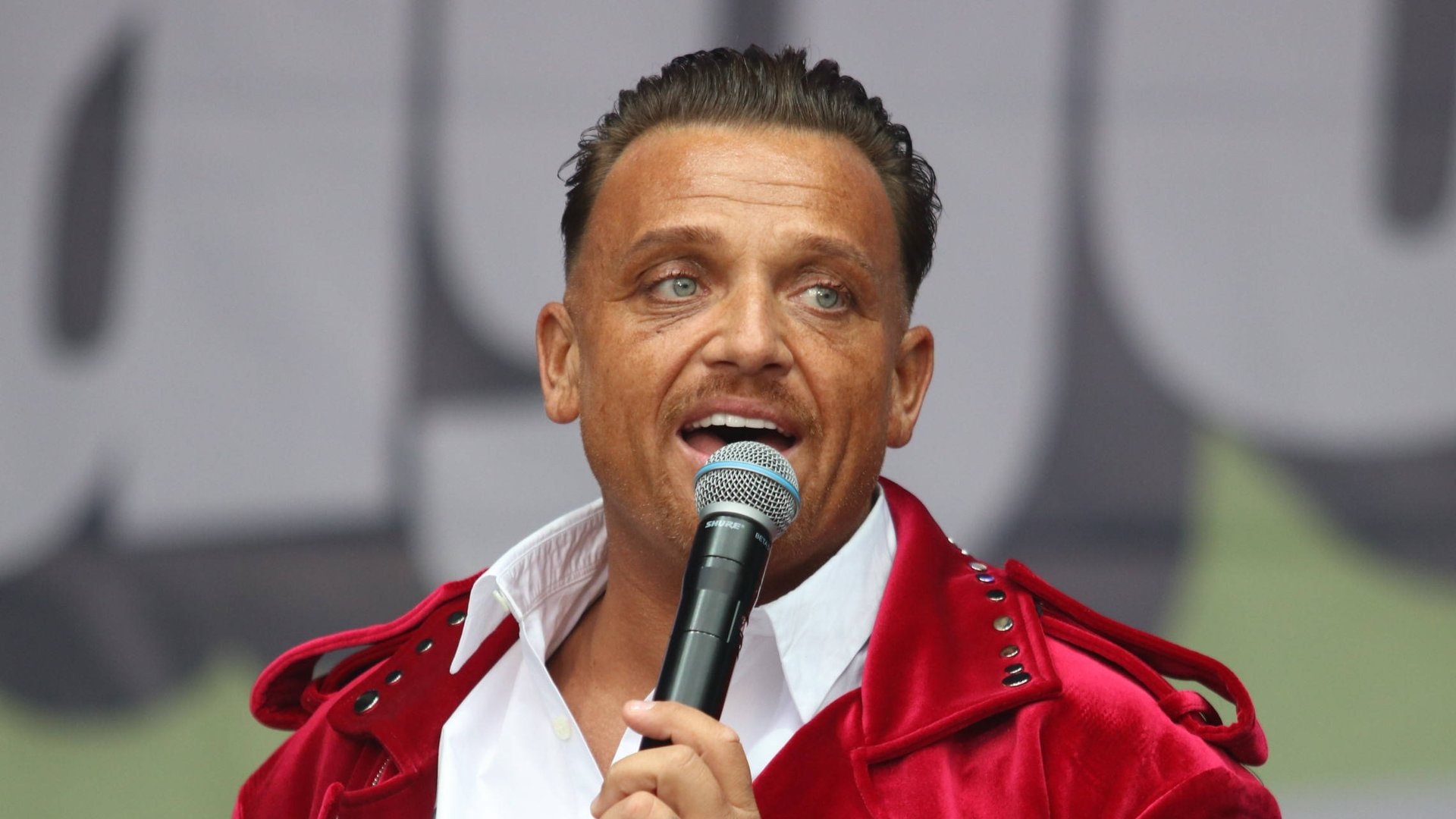 Menowin Fröhlich freut sich über die Geburt seines neunten Kindes.