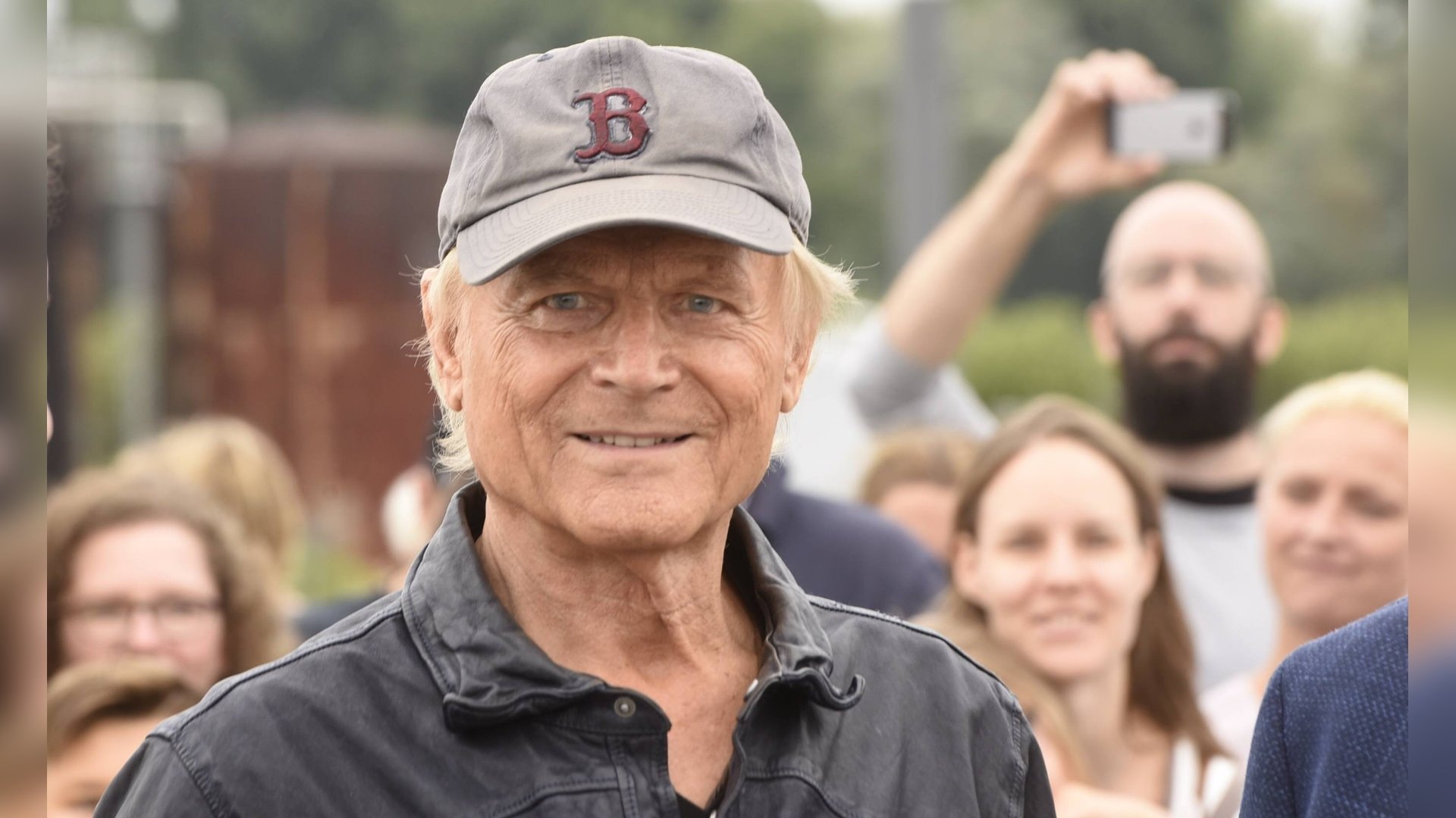 Der Tod seines Adoptivsohns hat Terence Hill schwer getroffen. Auch andere Stars mussten den Verlust eines Kindes verkraften - einen Schicksalsschlag, der ihr Leben dauerhaft geprägt hat.