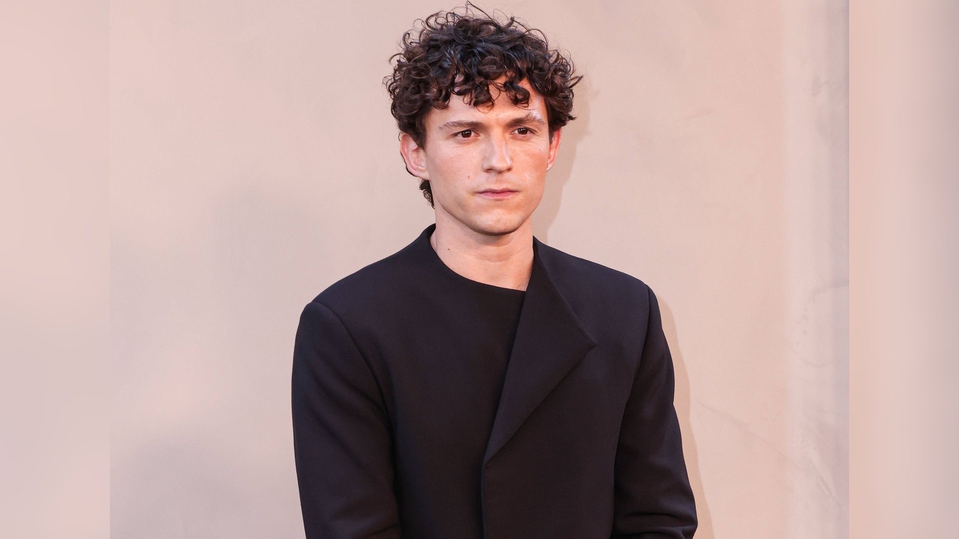Tom Holland sur le tapis rouge.