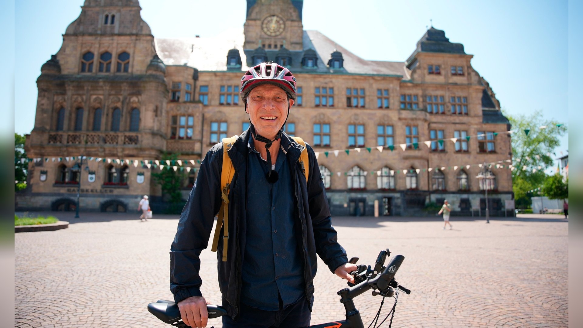 «Martin Brambach radelt durchs Revier»: Martin Brambach erkundet für eine WDR-Doku auf 120 Kilometern das Ruhrgebiet.