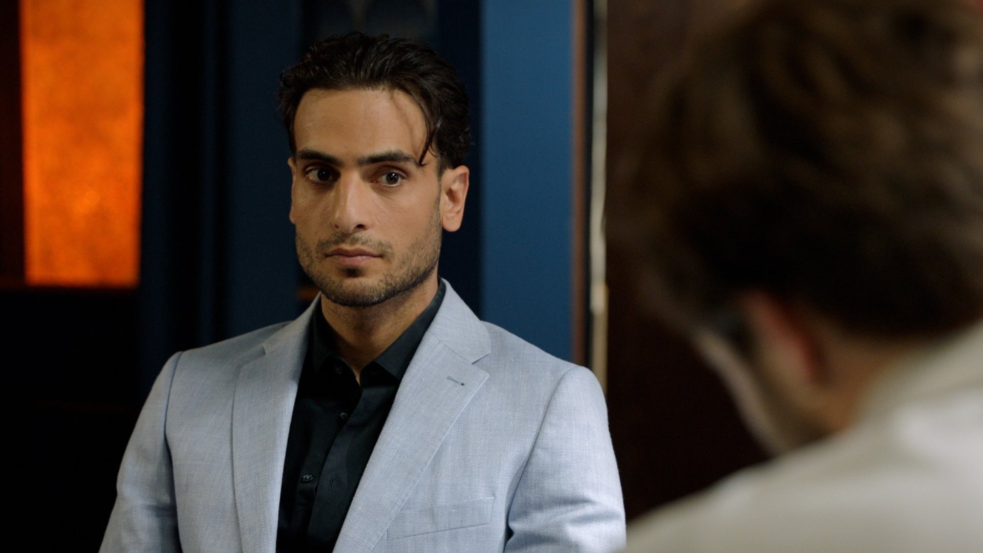 \«GZSZ\» : Nihat (g.) est touché par la distance persistante de Julian.