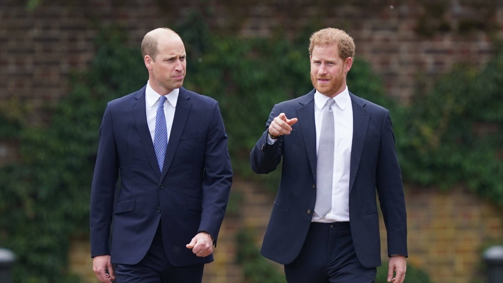 Prinz William (l.) und Prinz Harry im Rahmen der Enthüllung einer Diana-Statue im Jahr 2021.