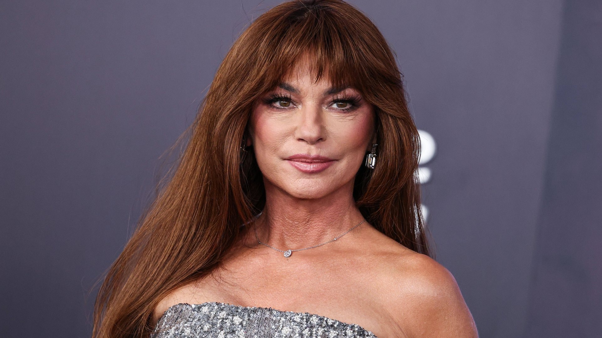 Shania Twain spricht über ihre schwere Kindheit.