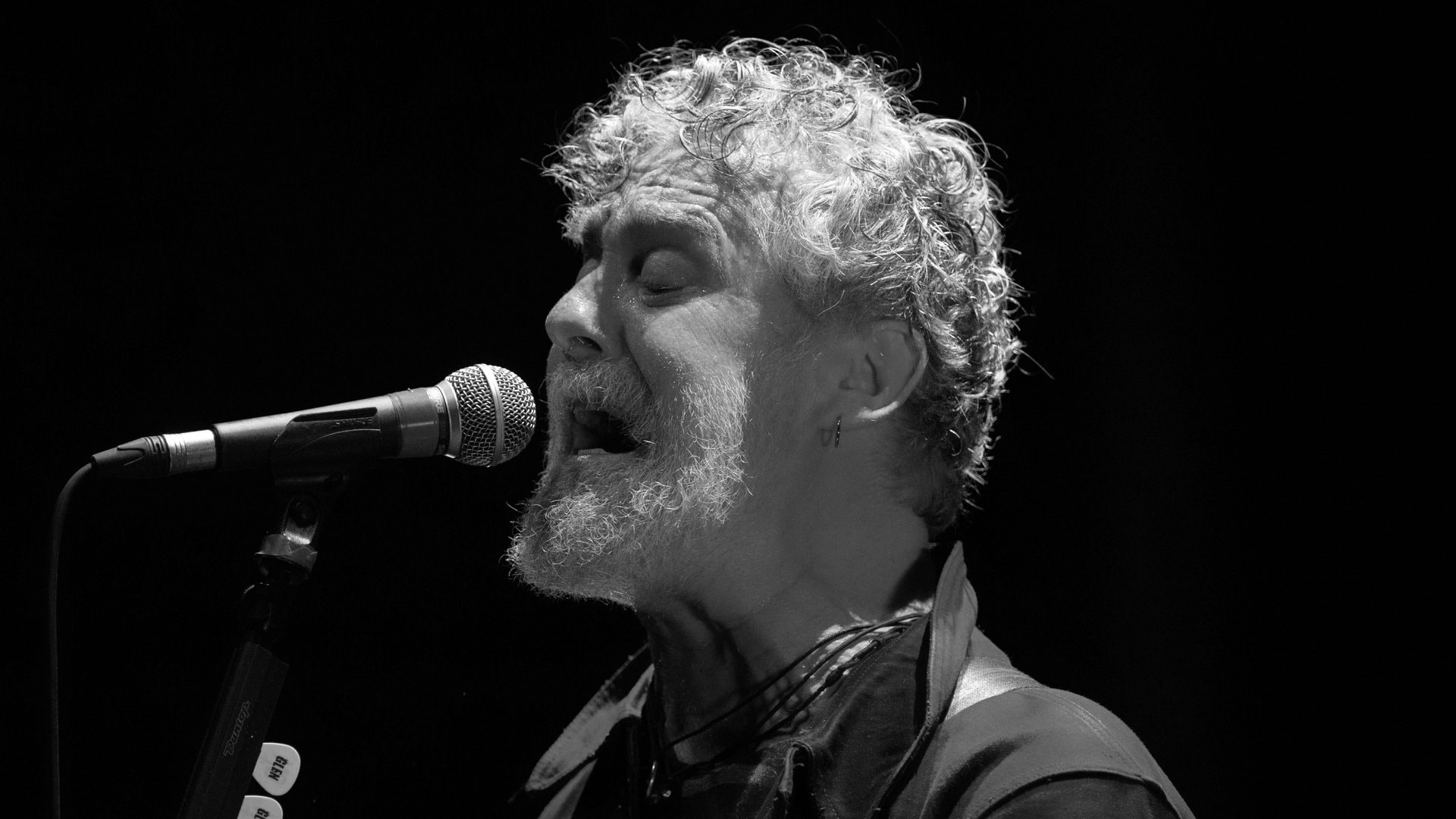 Glen Hansard, hier während eines Auftritts im Mai, ist im Alter von 56 Jahren gestorben.