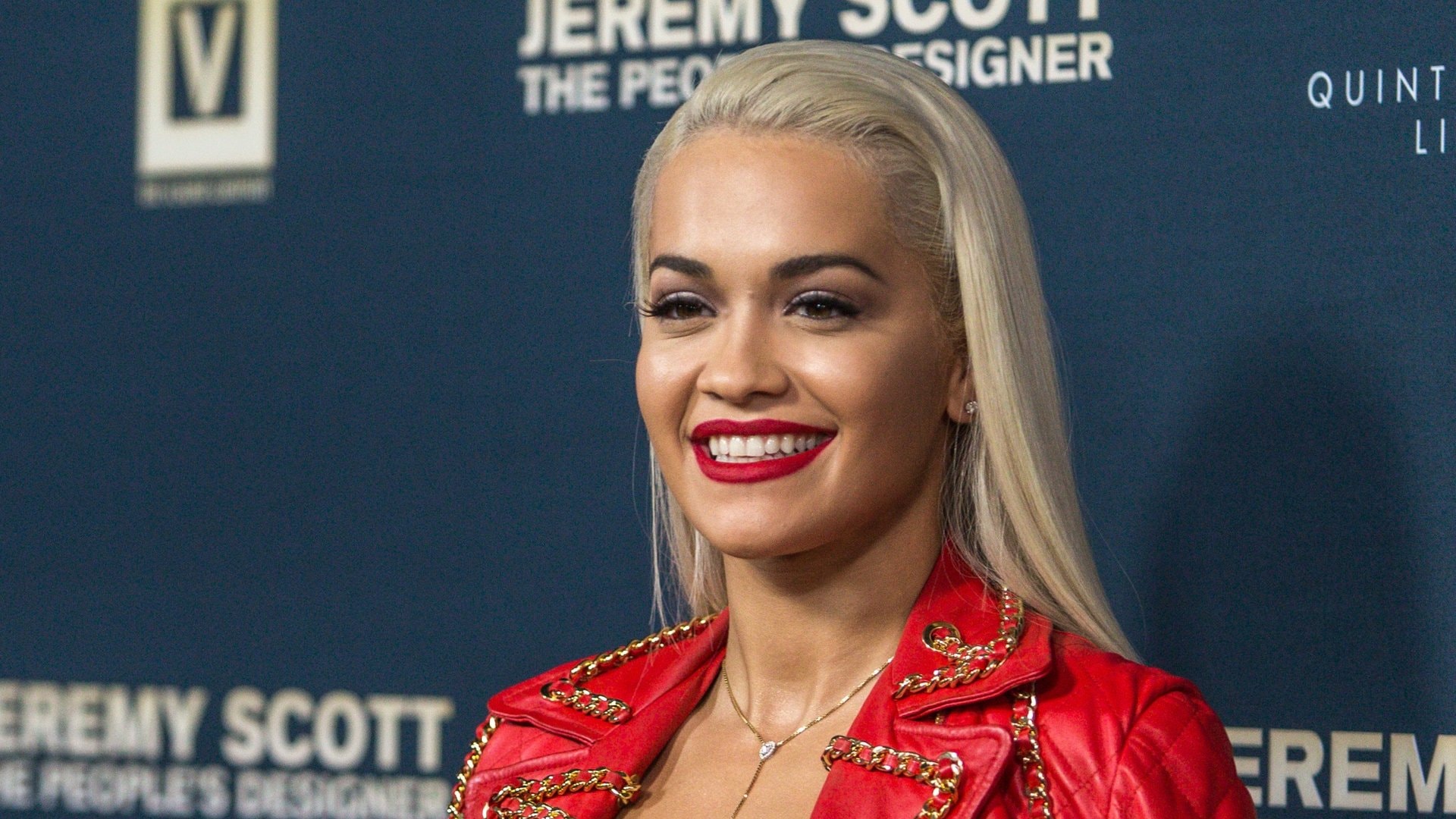 Sie ist ein echtes Multitalent. Neben dem Singen und dem Schauspielern bringt Rita Ora auch Hochprozentiges unter die Leute. Genauso wie diese Stars.
