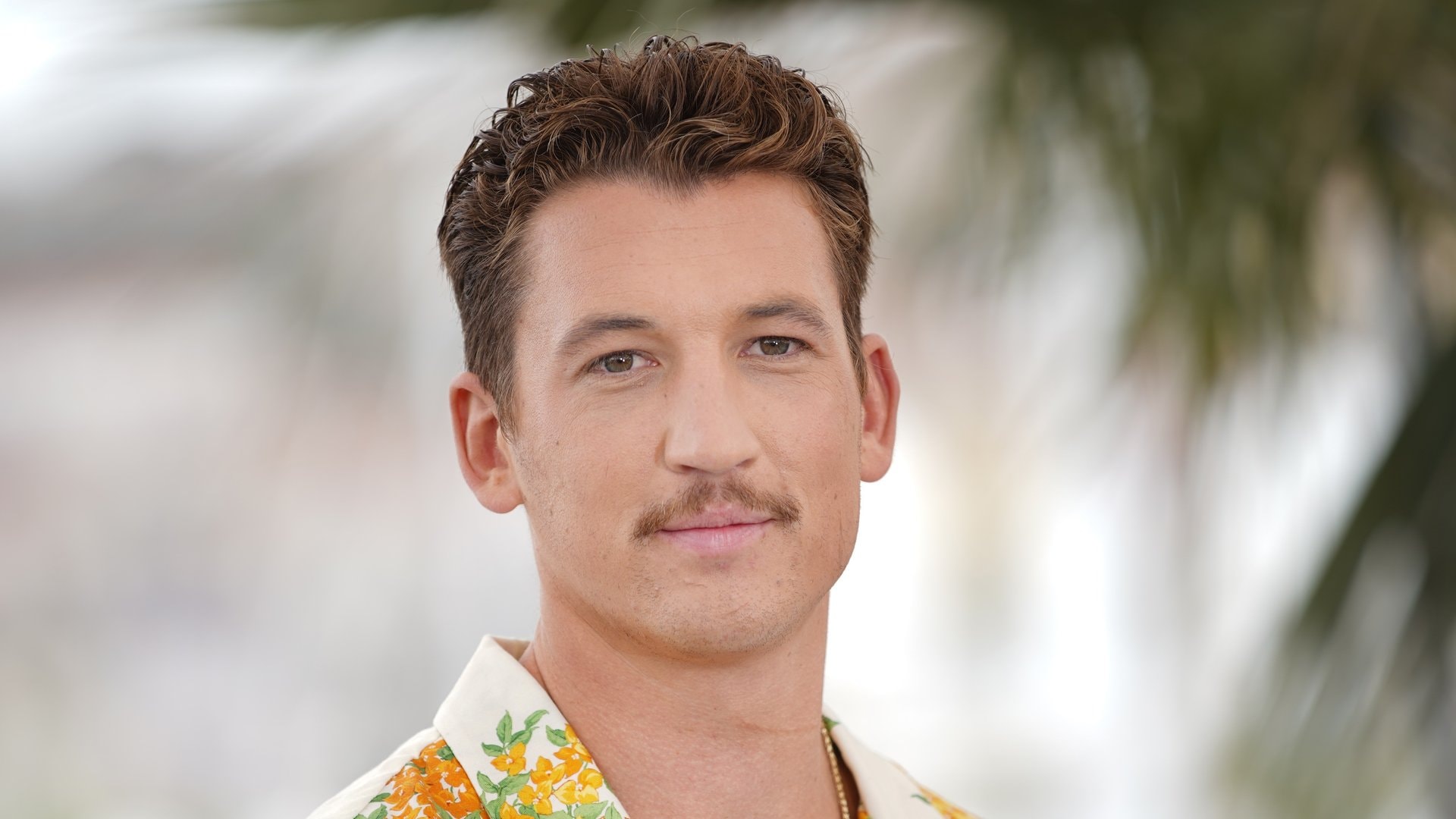 Miles Teller war 2015 ein grosser Held. Der Schauspieler sprang in Miami gemeinsam mit seiner Freundin ins Meer und rettete eine schwangere Frau vor dem Ertrinken. Auch diese Hollywood-Stars bewiesen schon ihre Helden-Qualitäten abseits der Kameras.