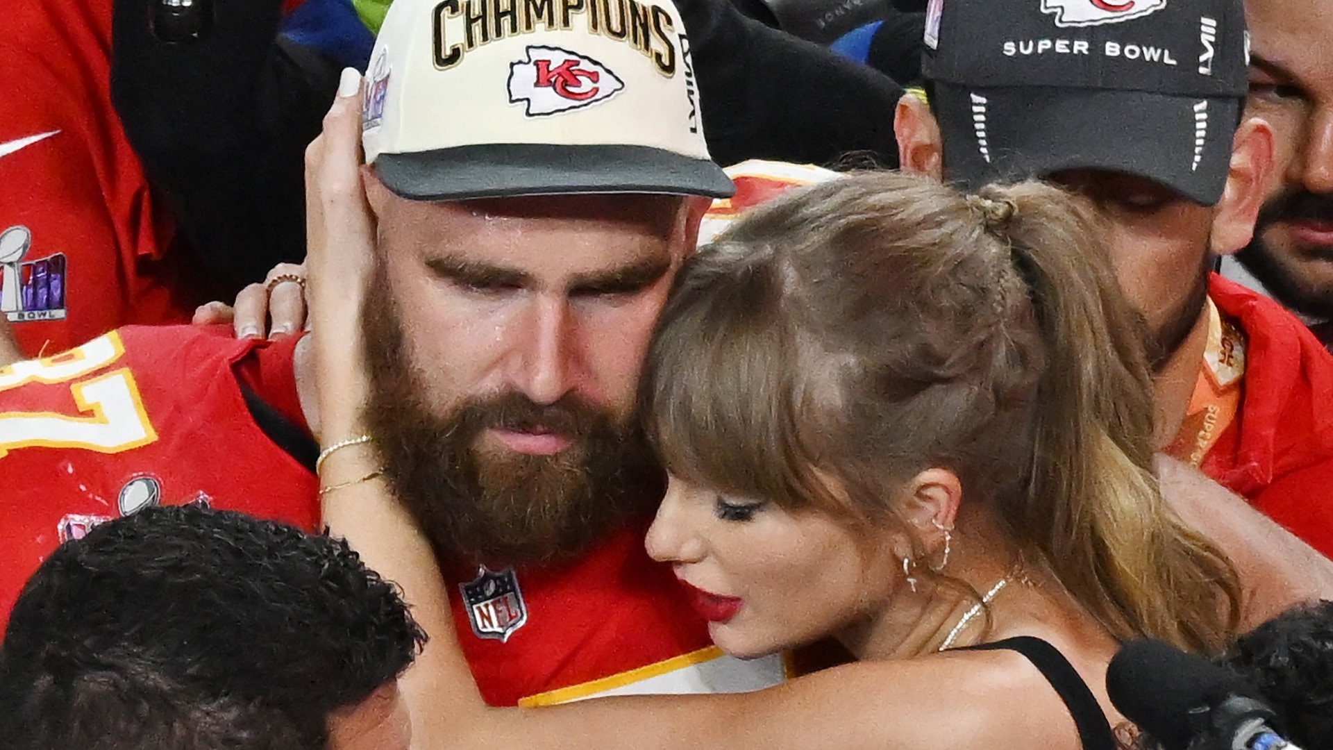 Travis Kelce und Taylor Swift haben am 3. Juli ihre Hochzeit gefeiert und sollen nun auf Honeymoon sein. Wohin die Reise geht, ist nicht bekannt.