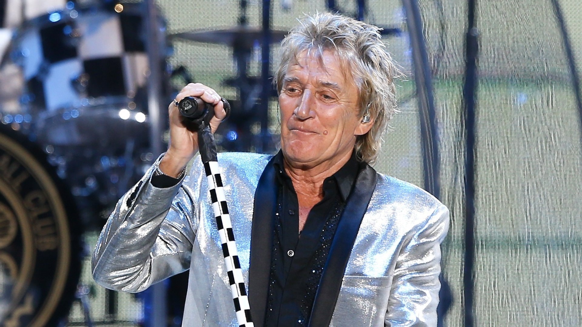 Rod Stewart scheint derzeit einfach nicht auf die Beine zu kommen.
