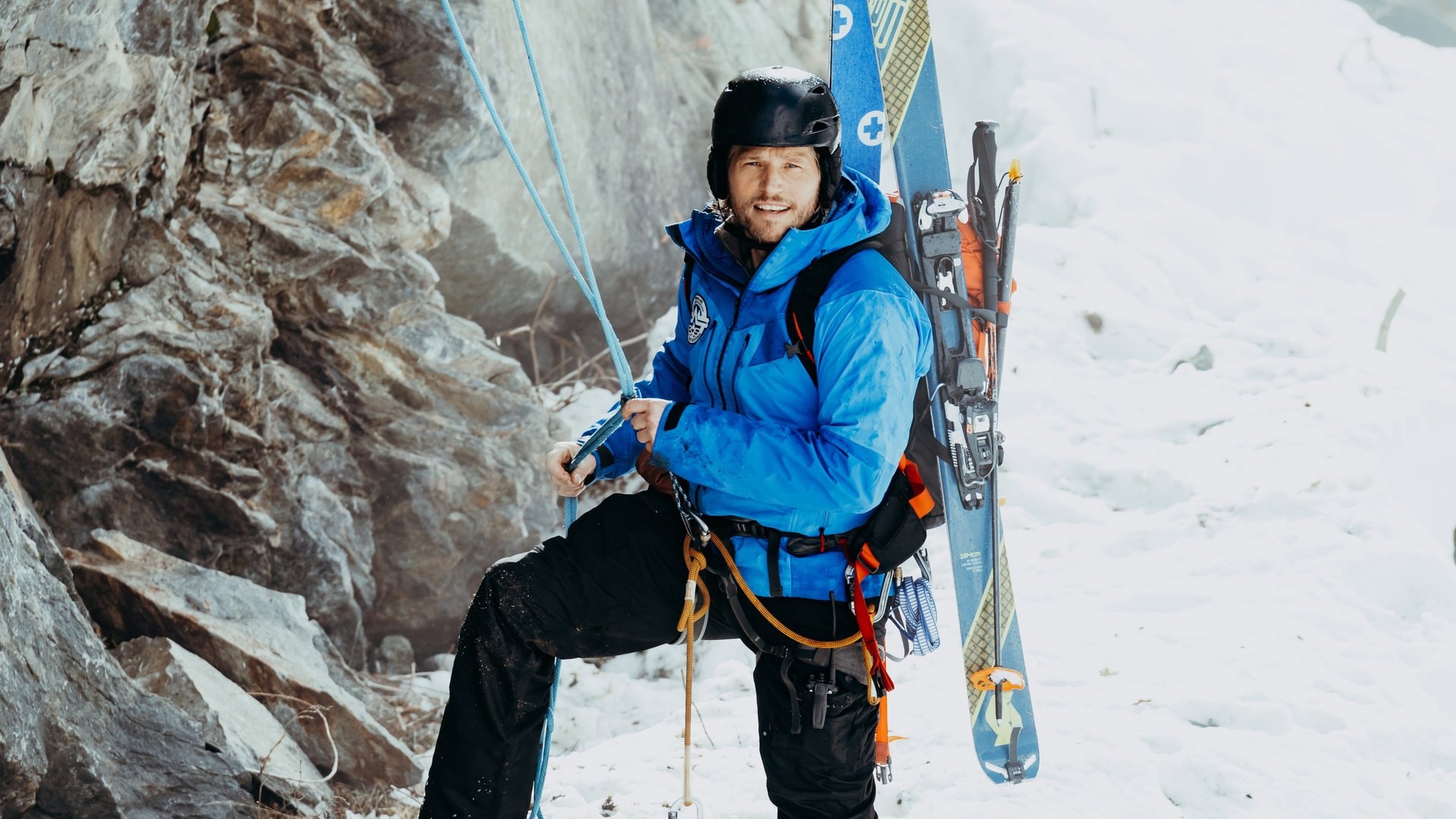 «Die Bergretter: Seelenfrieden»: Markus Kofler (Sebastian Ströbel) im Einsatz.