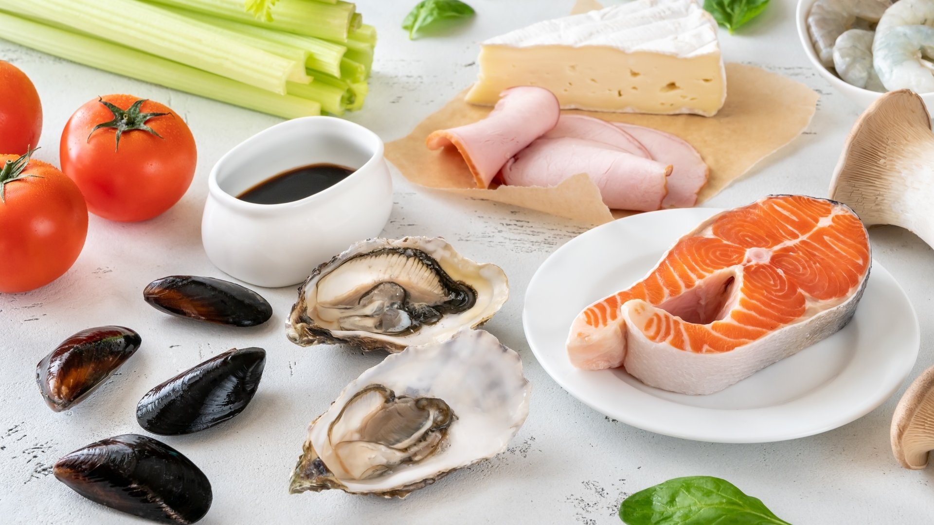 Ob in Tomaten, Käse, Pilzen, Fisch oder Sojasauce - Umami ist in vielen Lebensmitteln zu finden und vielfältig einsetzbar. Das japanische Wort bedeutet auf Deutsch übersetzt so viel wie «köstlich». Diese Lebensmittel sind besonders umamireich.