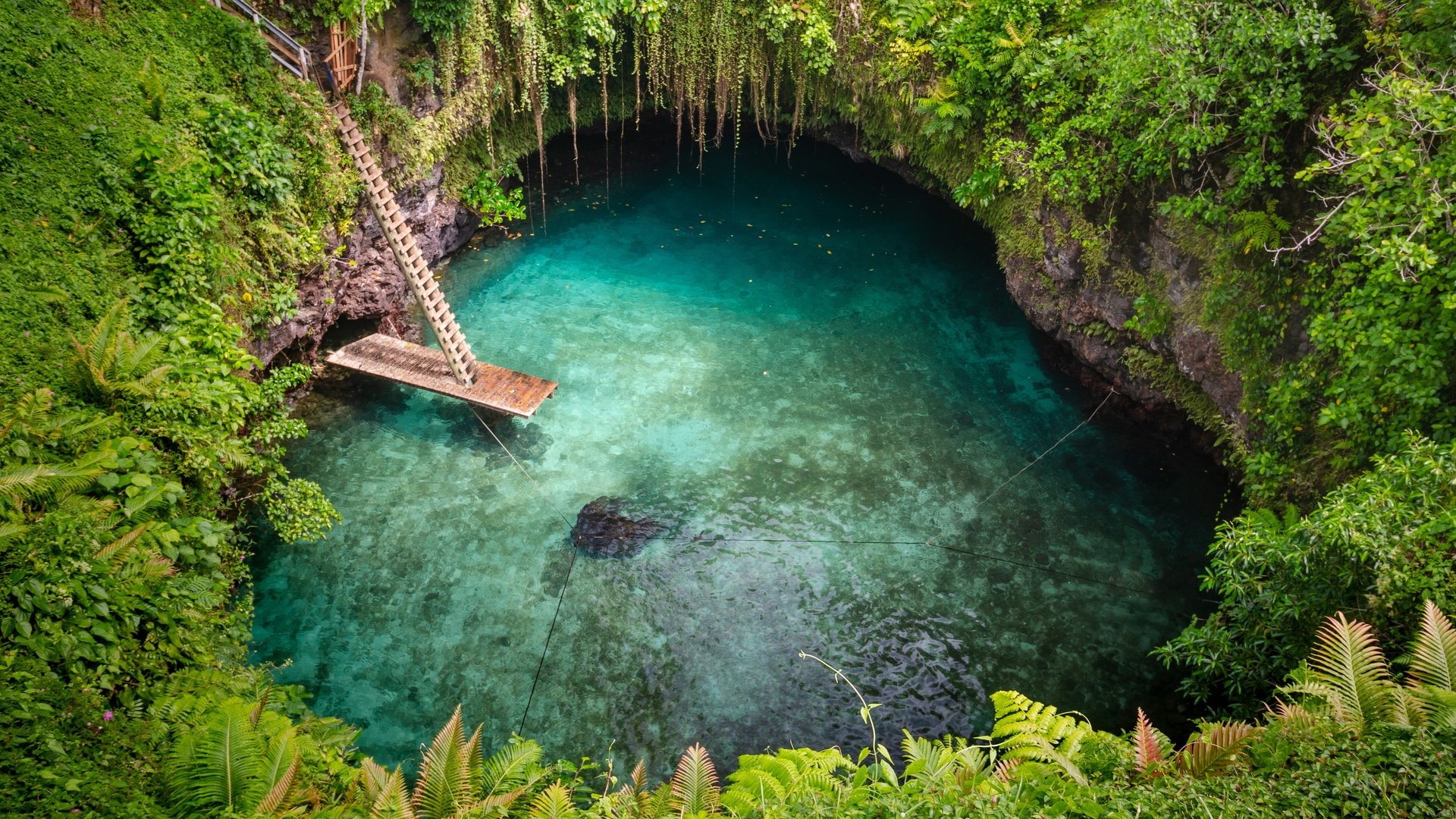 Auf der Erde gibt es zahlreiche Plätze, die noch unberührt erscheinen und für Naturliebhaber einen Besuch wert sind. Dies sind einige der atemberaubendsten Natur-Pools.
