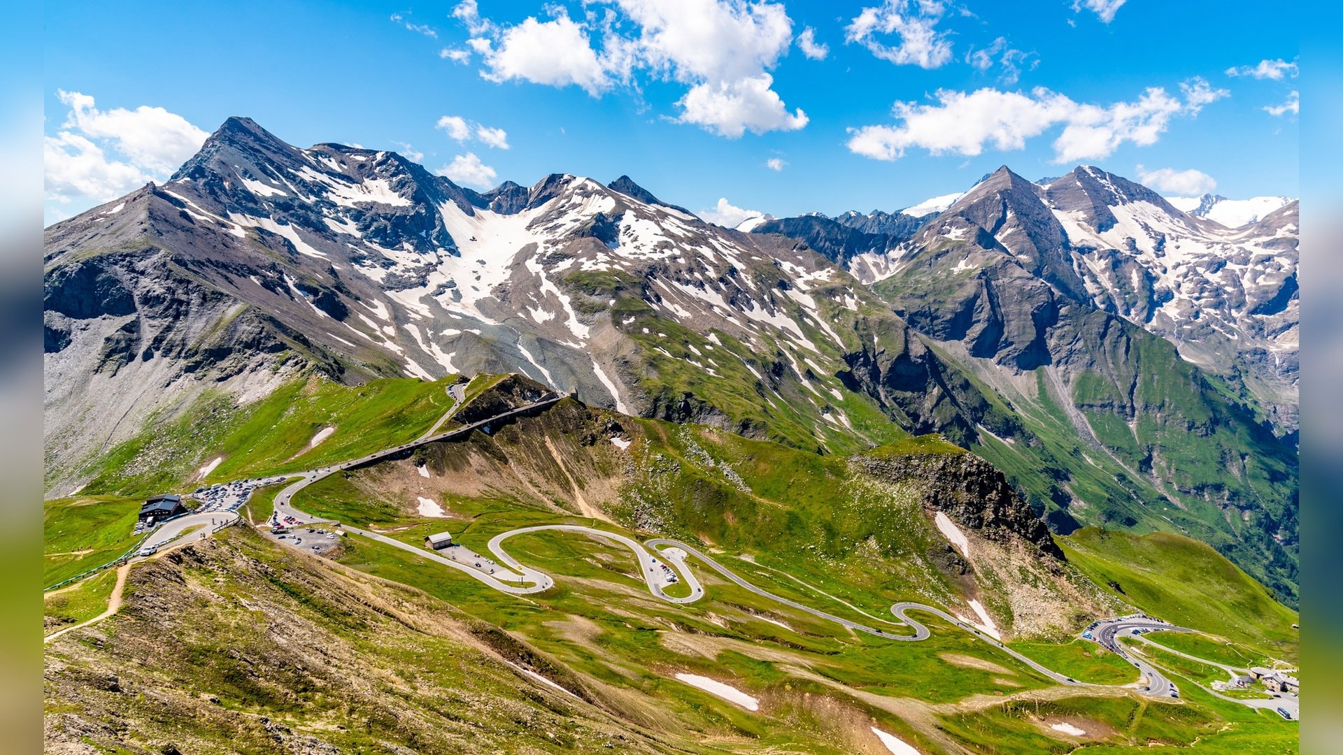 «Land der Berge» heisst es gleich zu Beginn in der Nationalhymne von Österreich. Völlig zu Recht: Hier gibt es fast 700 Berge über 3000 Meter. Im Vergleich: In Deutschland ist die Zugspitze mit 2962 die grösste Erhebung. Das sind die majestätischsten Gipfel Österreichs (Bild: Grossglockner).