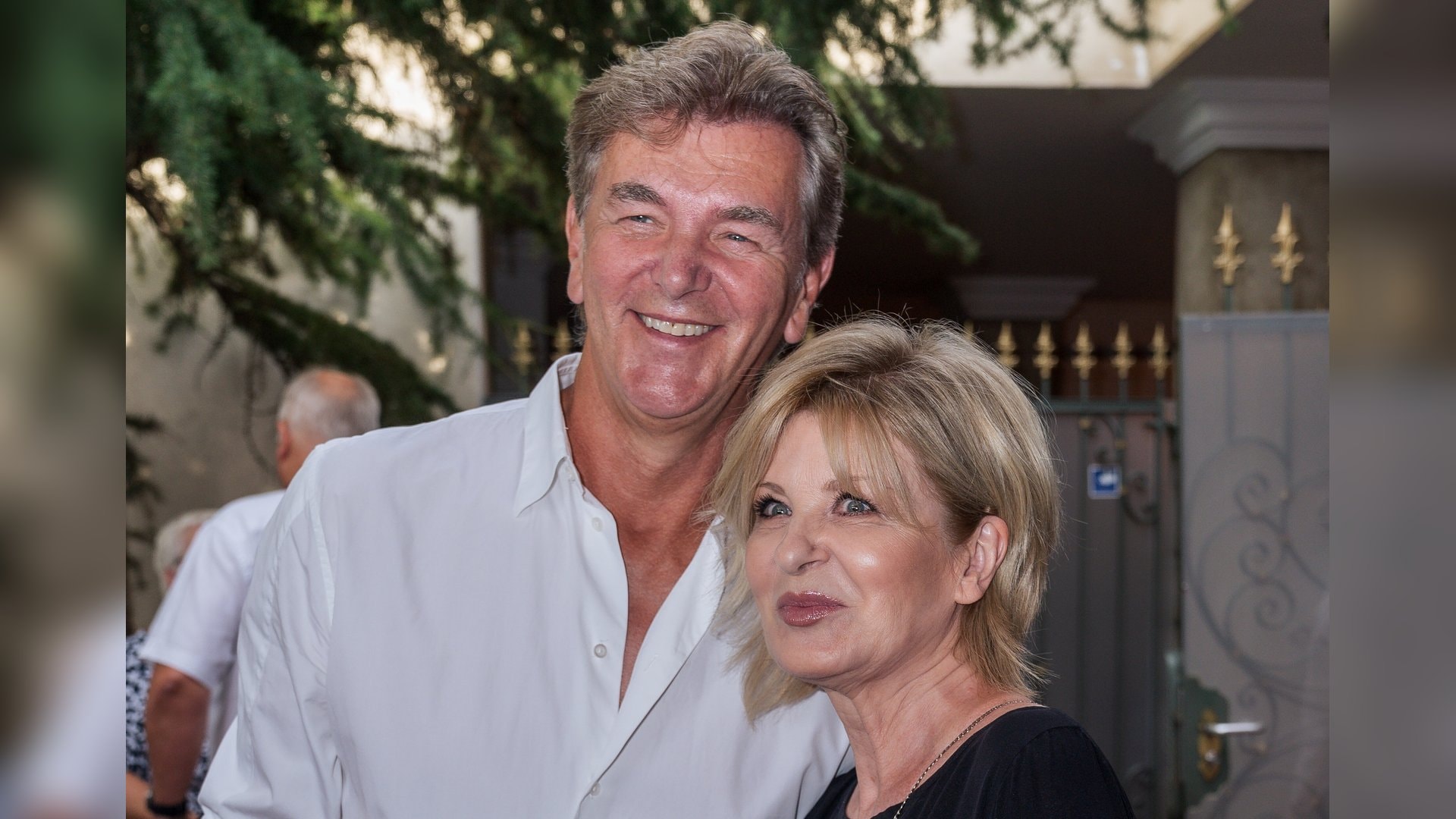 Moderatorin Carmen Nebel ist seit 2011 mit Norbert Endlich liiert. 2023 bestätigte das Paar die Hochzeit, die schon im Dezember 2021 erfolgt sein soll. Mehr Details wurden aber nicht verraten. Auch diese Promis heirateten ohne Pomp.