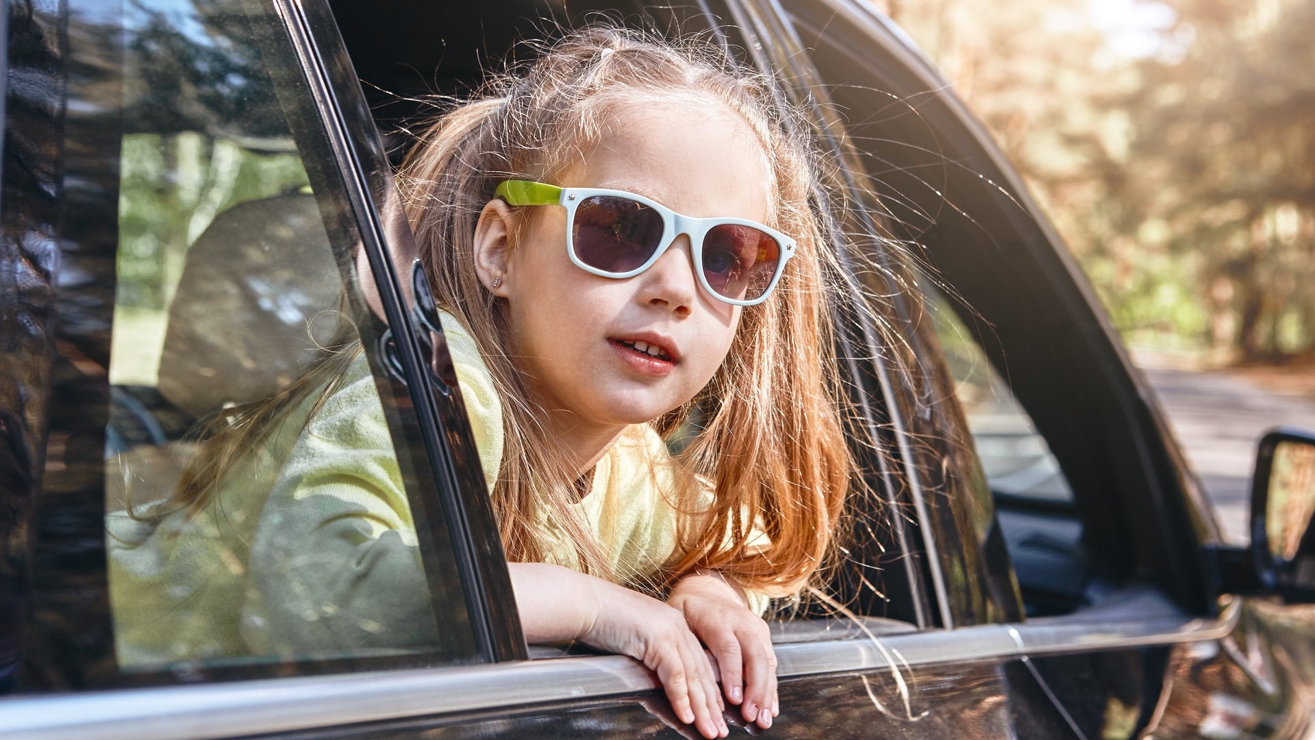 Der Sommer kann im Auto schnell zur Belastung werden. Doch mit ein paar einfachen Tipps behält man auch bei hohen Temperaturen einen kühlen Kopf.