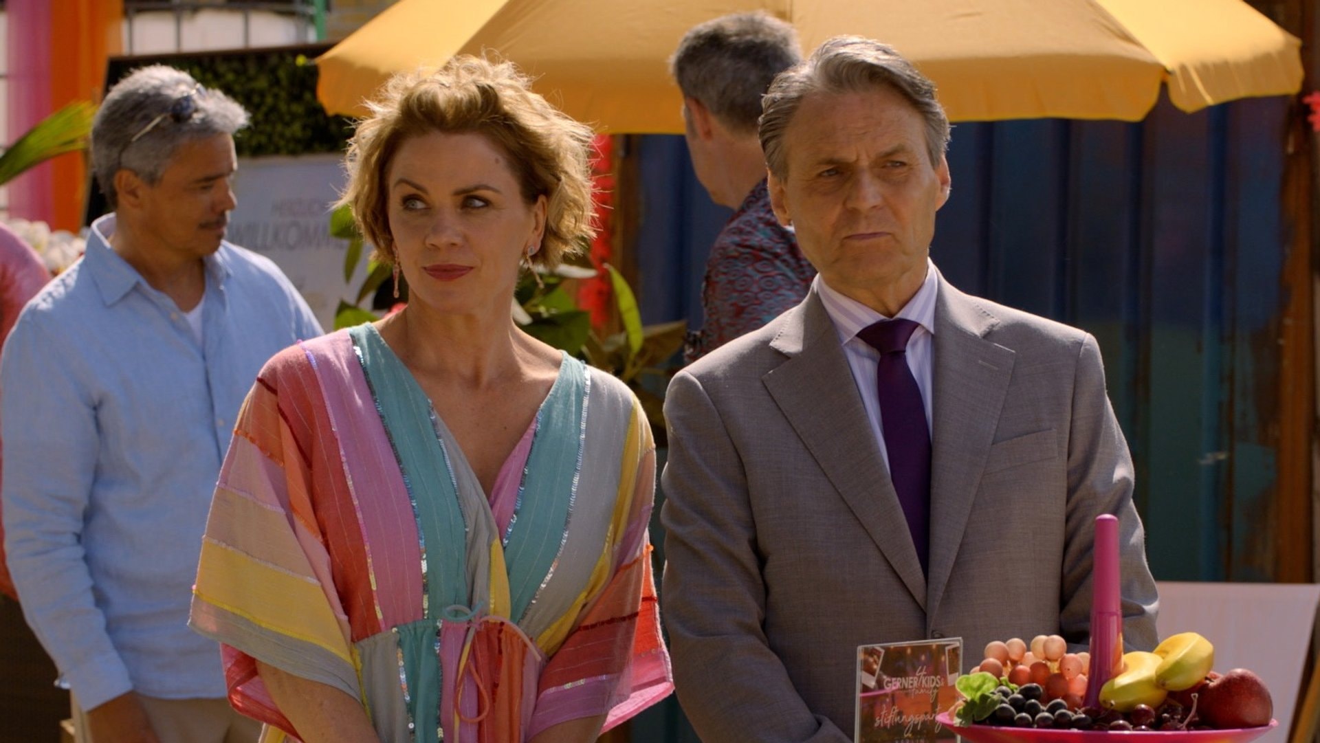 \«GZSZ\» : Gerner (à dr.) fait de son mieux pour ne pas se laisser envoûter par Yvonne.