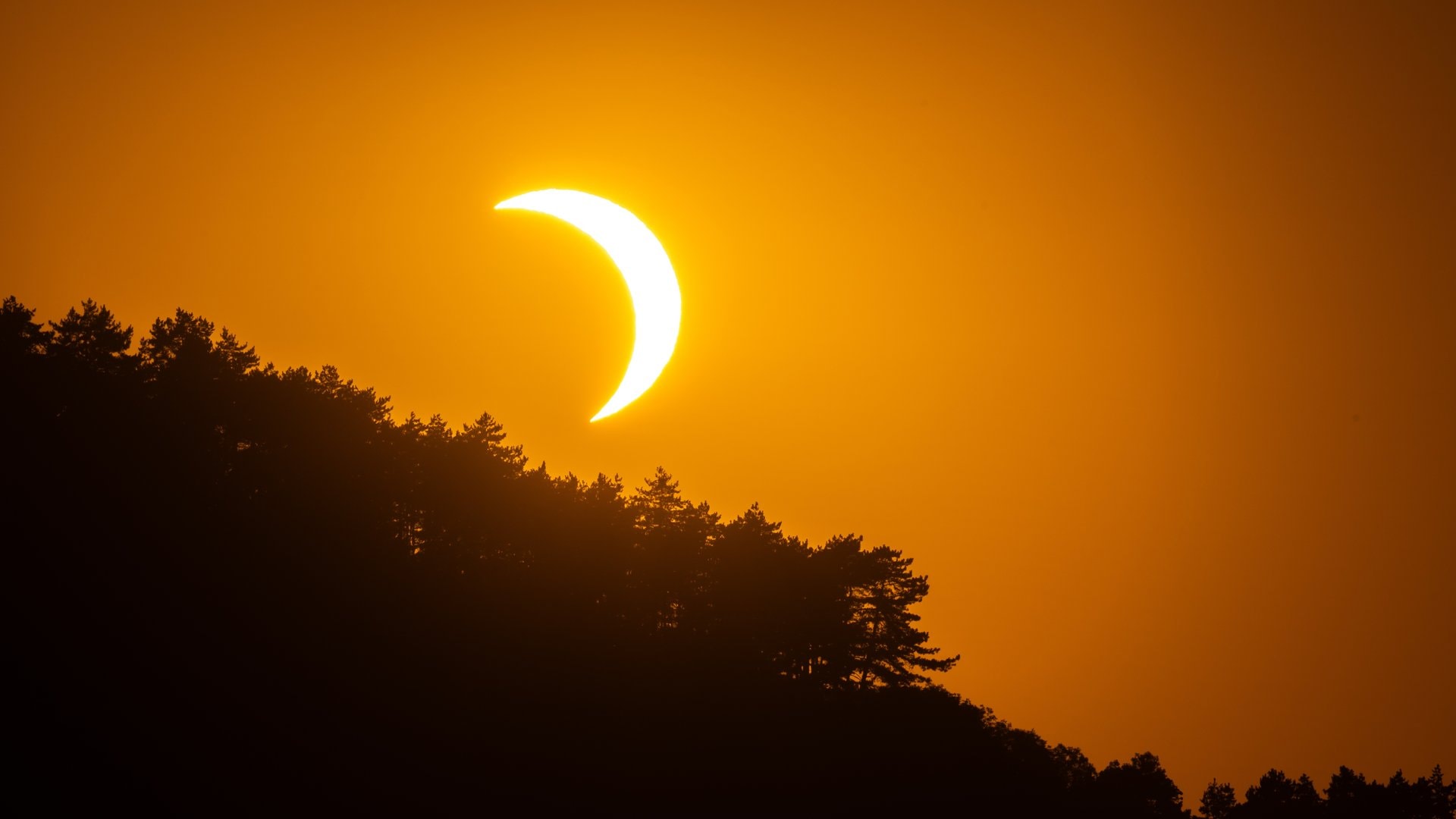 Die Sonnenfinsternis konnte am Mittwoch auch im TV verfolgt werden.