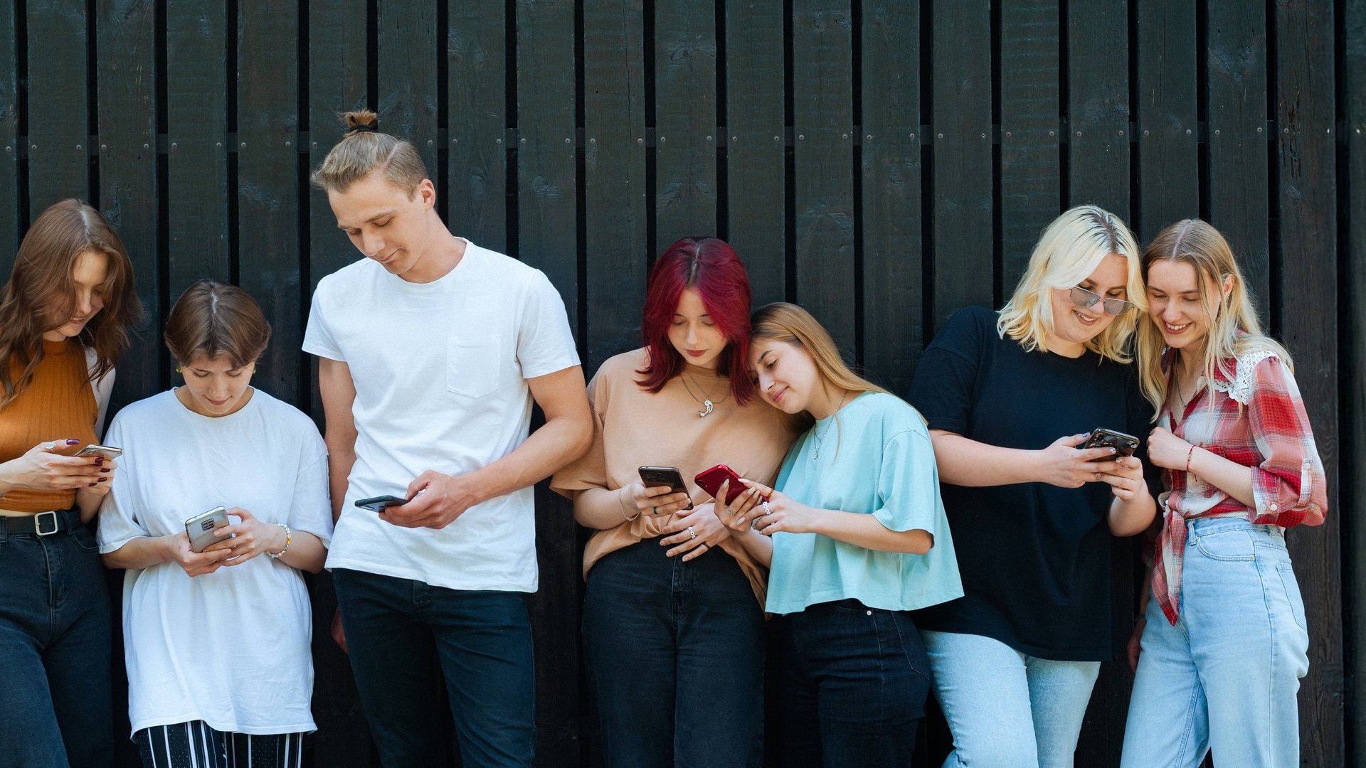 Social-Media-Nutzer suchen wieder mehr Verbindung, keine Bühne.