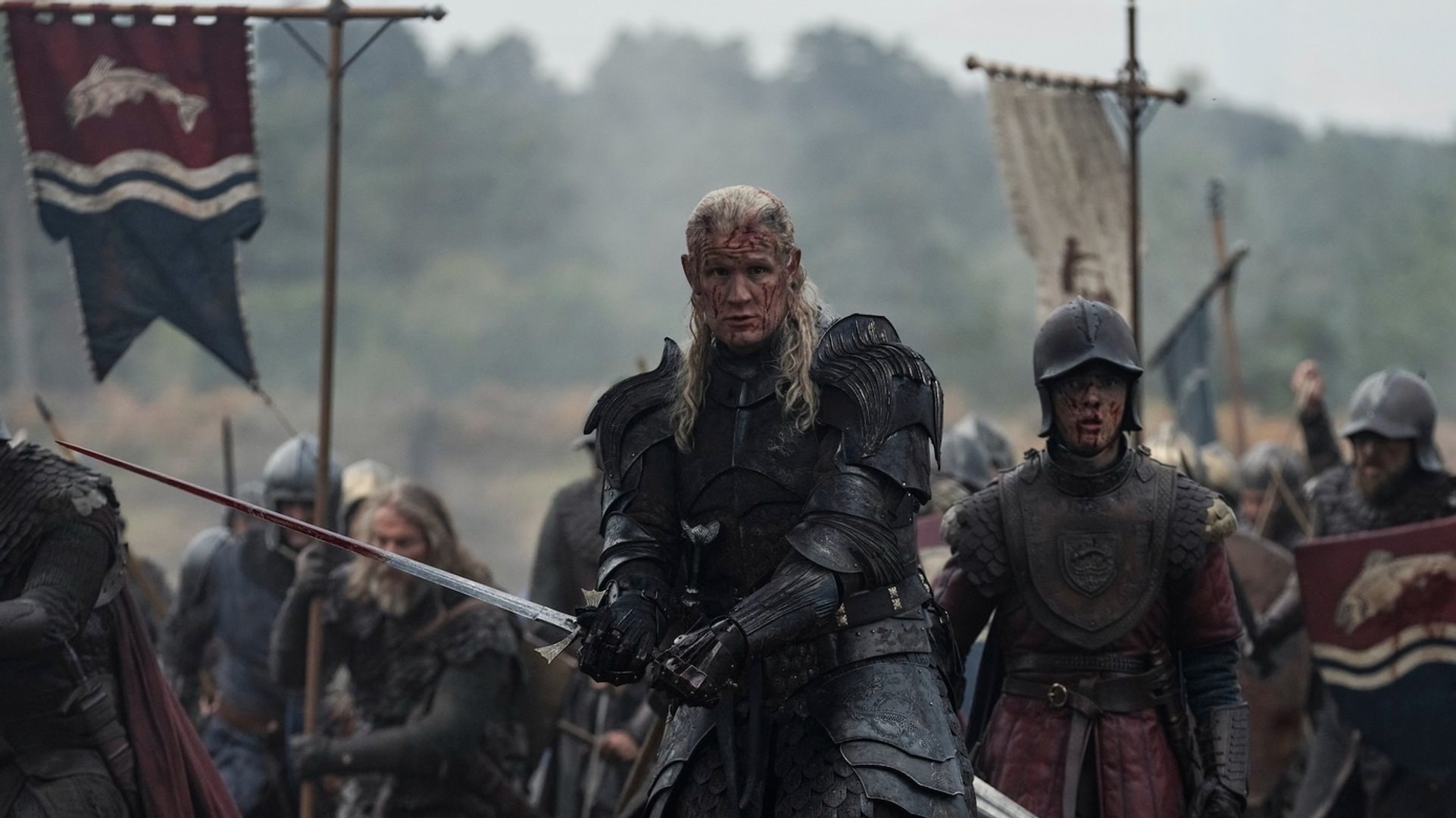 Daemon Targaryen (Matt Smith) greift munter und anders als in der Vorlage ins Schlachtengetümmel ein.