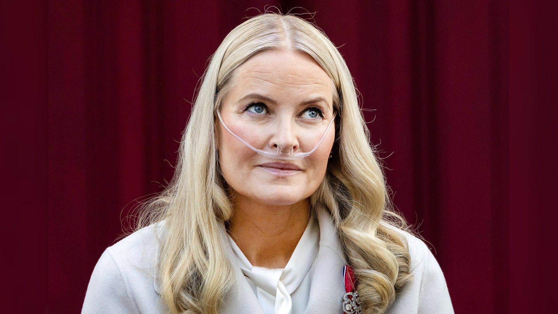 Am 17. Mai hatte sich Mette-Marit am norwegischen Nationalfeiertag mit Sauerstoffgerät gezeigt.