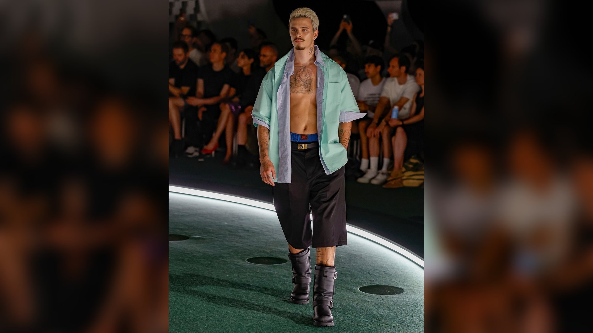 Romeo Beckham während seines Auftritts bei der Pariser Fashion Week.