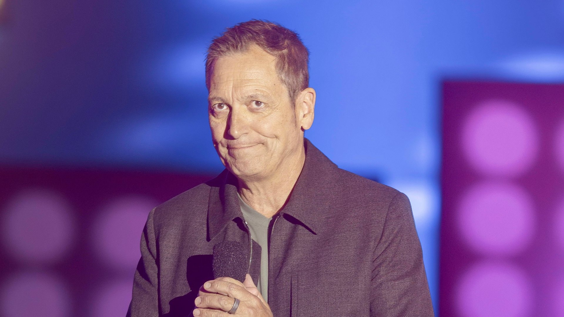 Dieter Nuhr erklärt sich zu seiner Aussage über Femizide.