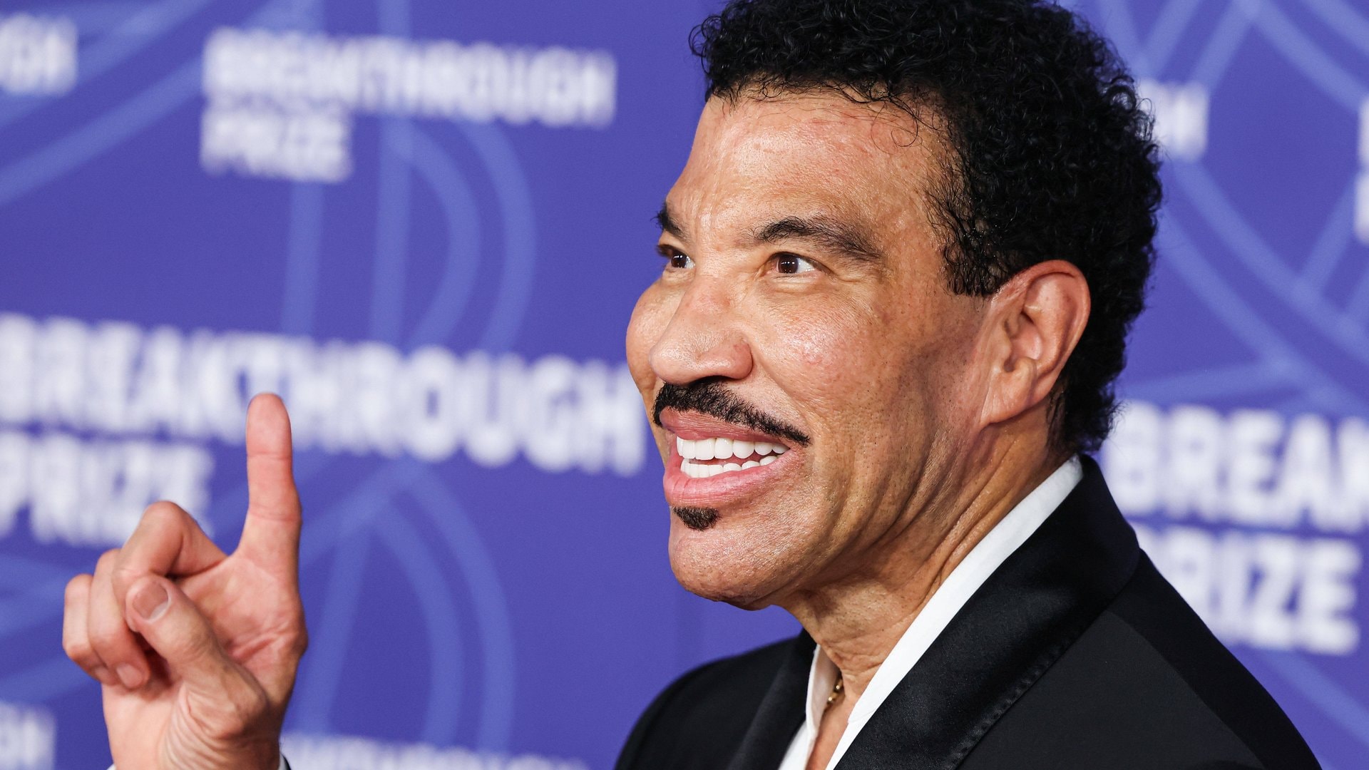 Lionel Richie setzt seine Tournee fort.