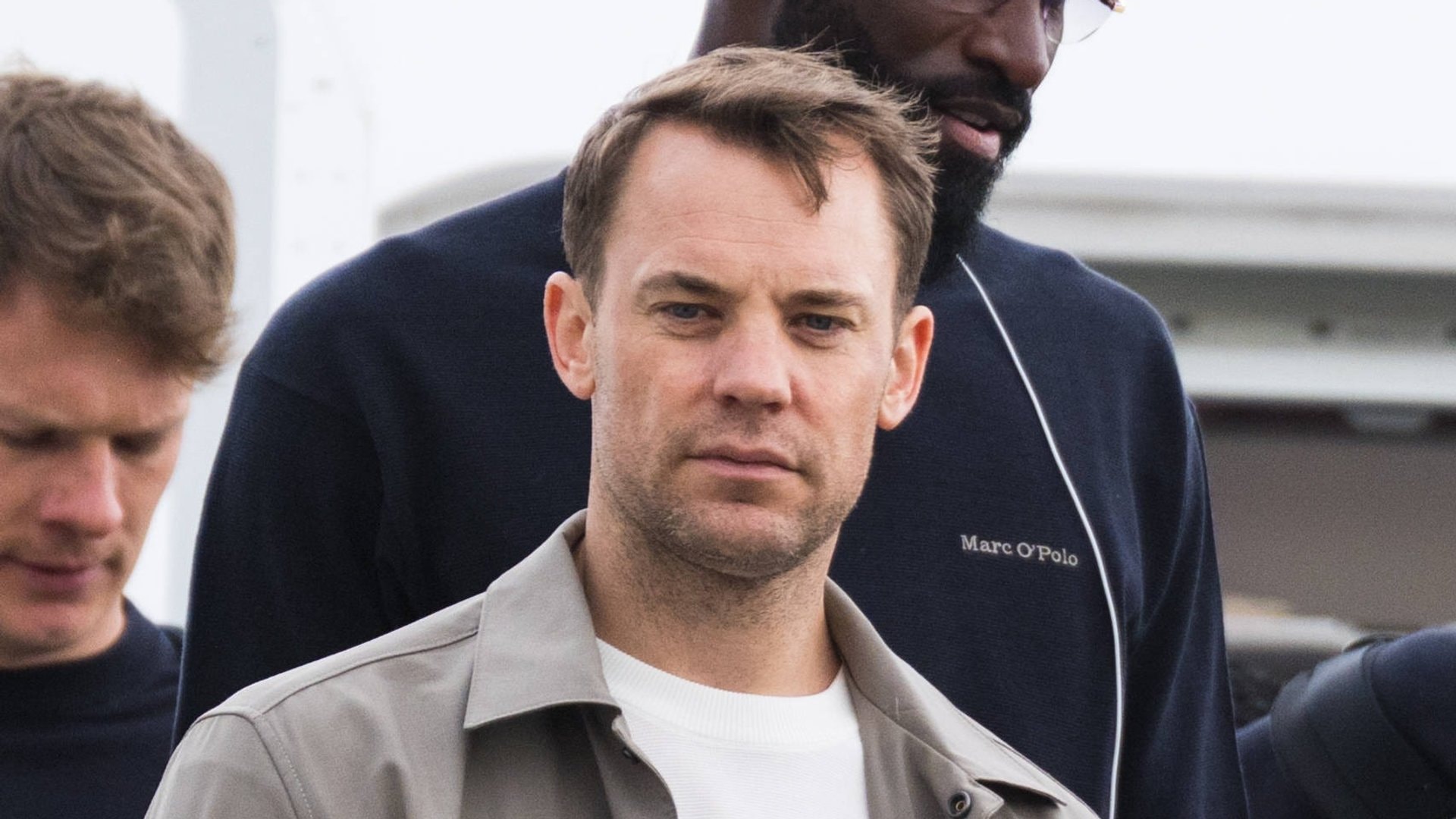 Manuel Neuer beim Abflug.
