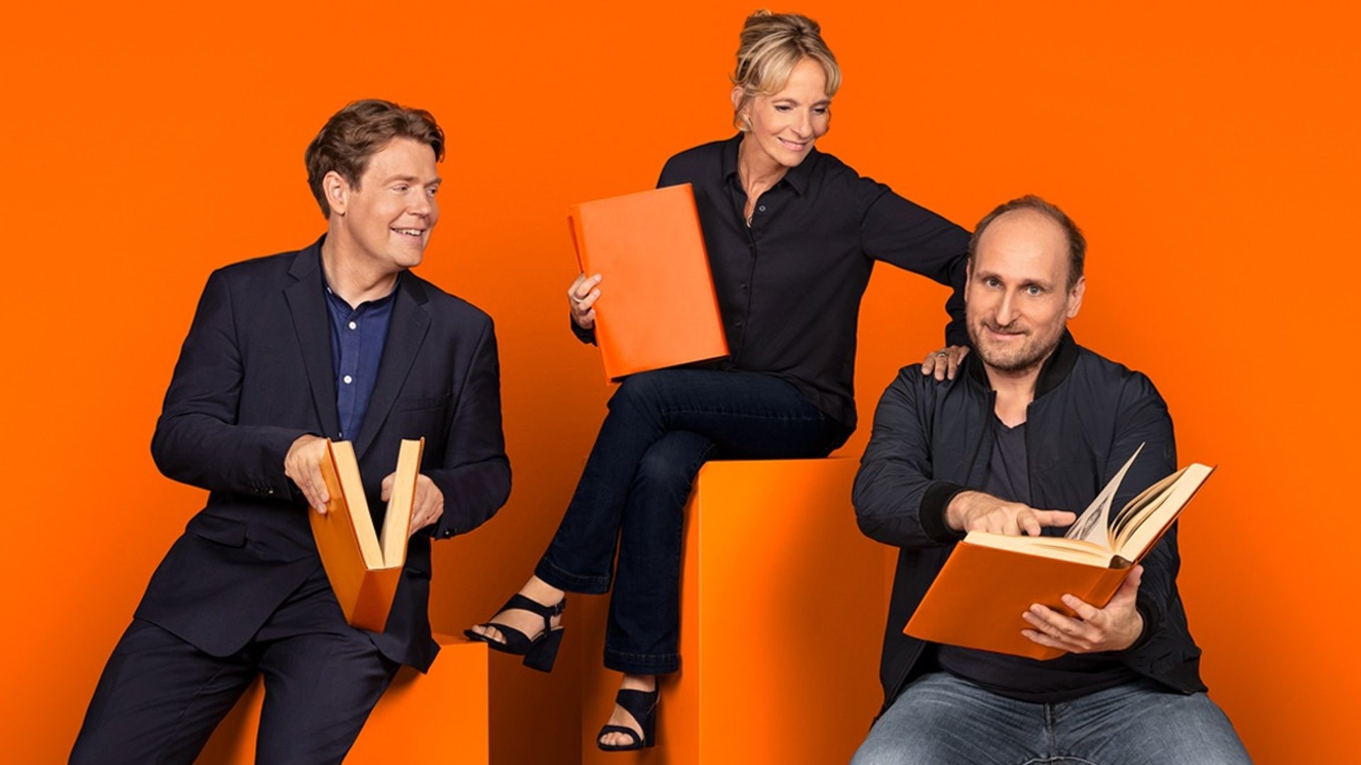 Jan Ehlert, Katharina Mahrenholtz und Daniel Kaiser präsentieren in ihrem Podcast «eat.READ.sleep.» aktuelle Neuerscheinungen und Lieblingsbücher.