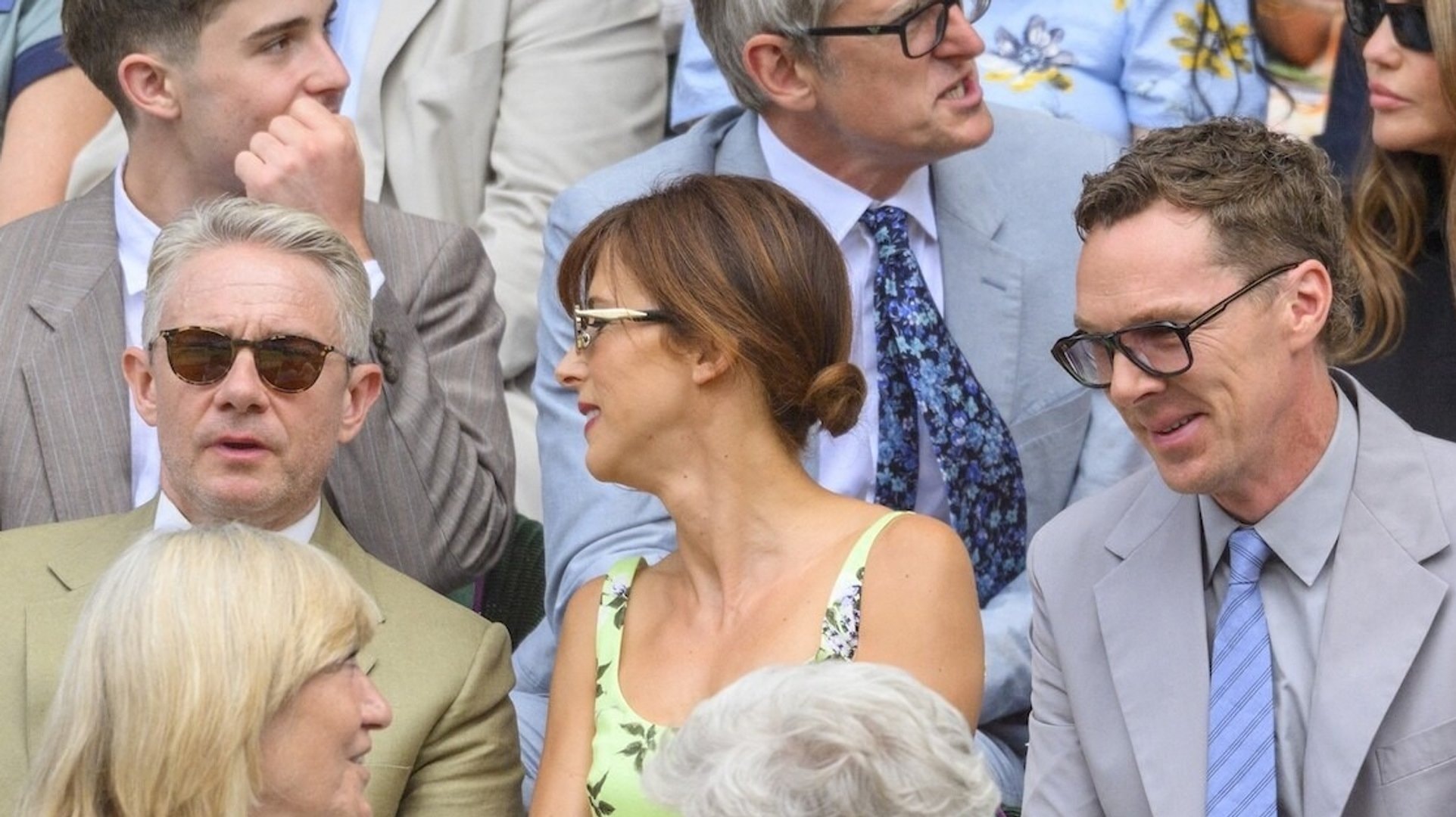 Benedict Cumberbatch (re.) neben seiner Frau Sophie Hunter und Martin Freeman beim Wimbledon-Halbfinale.