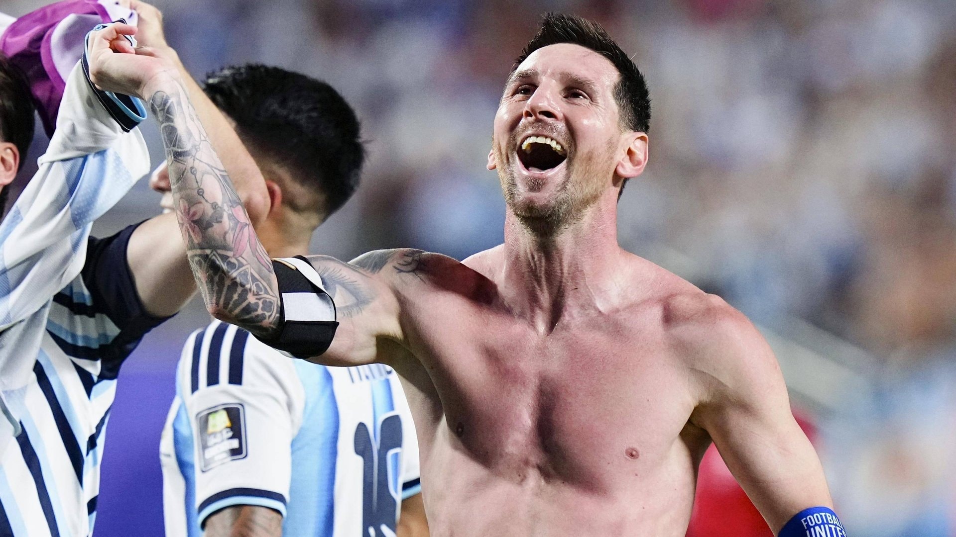 Lionel Messi zog sich nach Argentiniens Viertelfinal-Sieg vor Freude aus.